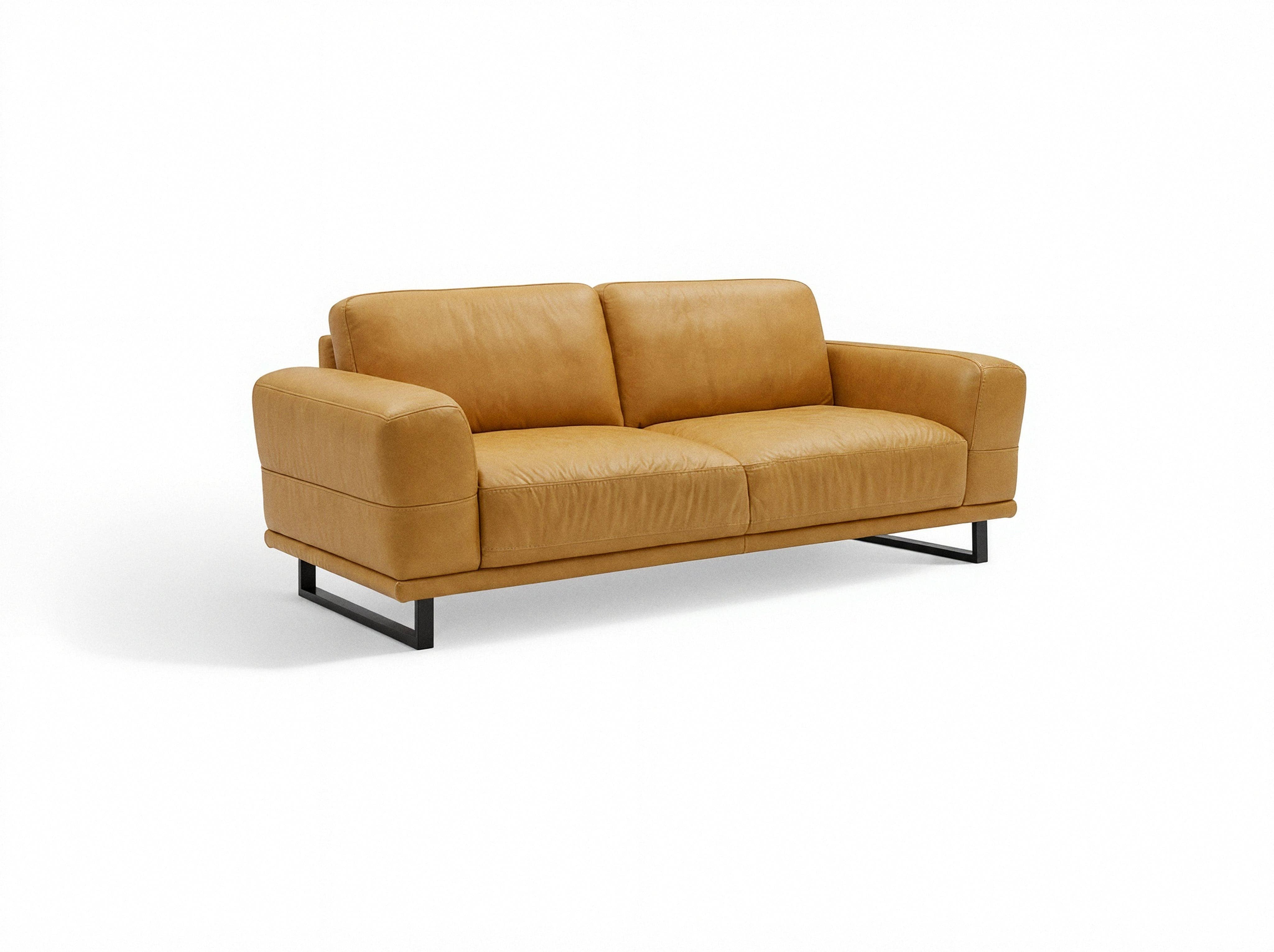 2-Sitzer Sofa Kabs mit cognacfarbenem Lederbezug, gepolsterten Armlehnen und schwarzen Metallfüßen