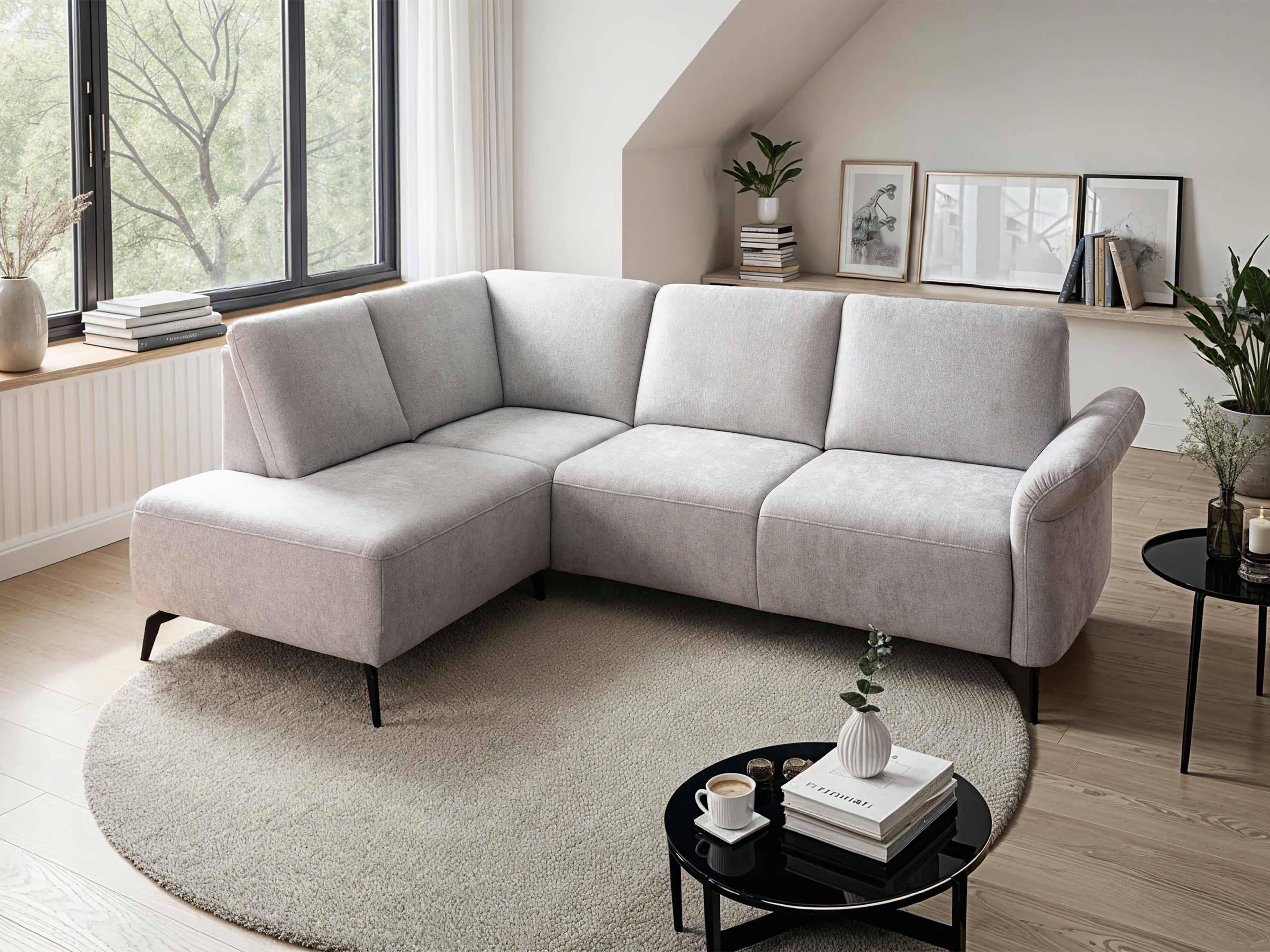 Ecksofa Kabs Polsterwelt mit grauem Stoffbezug, sichtbaren Armlehnen und schwarzen Metallfüßen