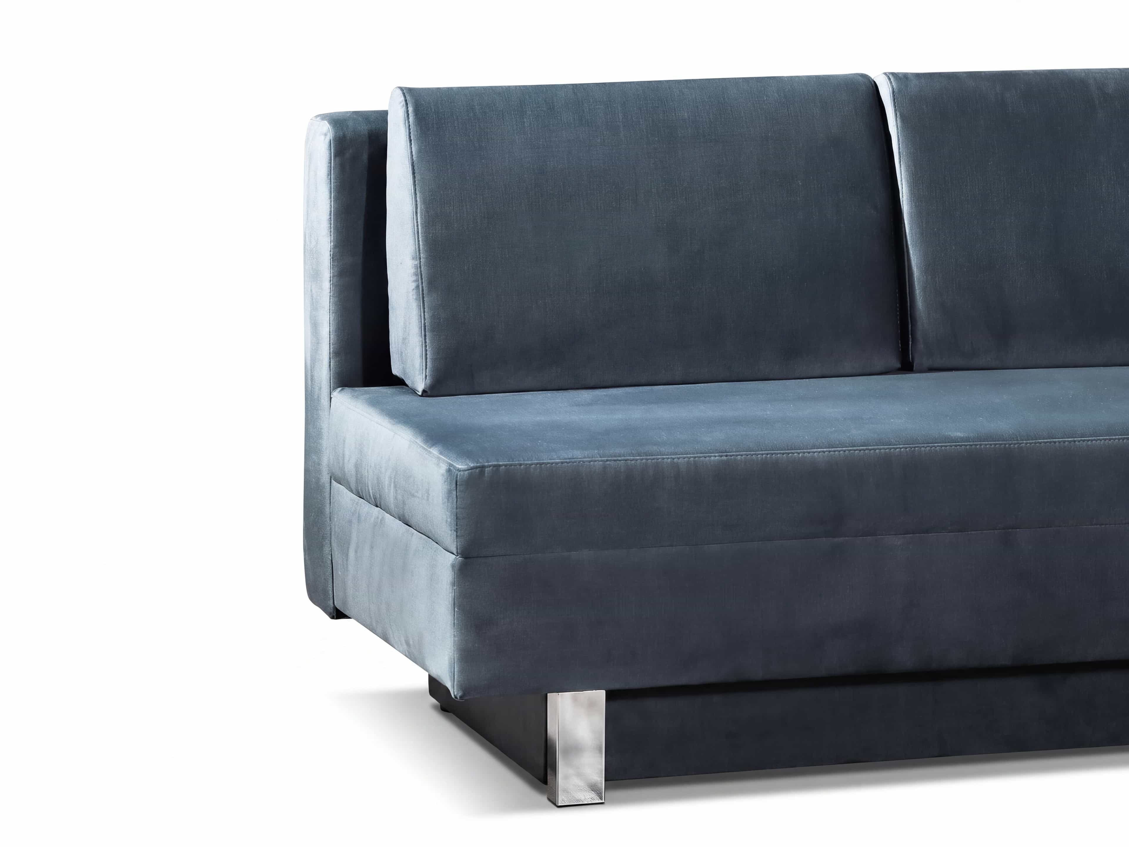 Ecksofa Kabs Polsterwelt mit blauem Stoffbezug, gepolsterter Rückenlehne und Metallfuß
