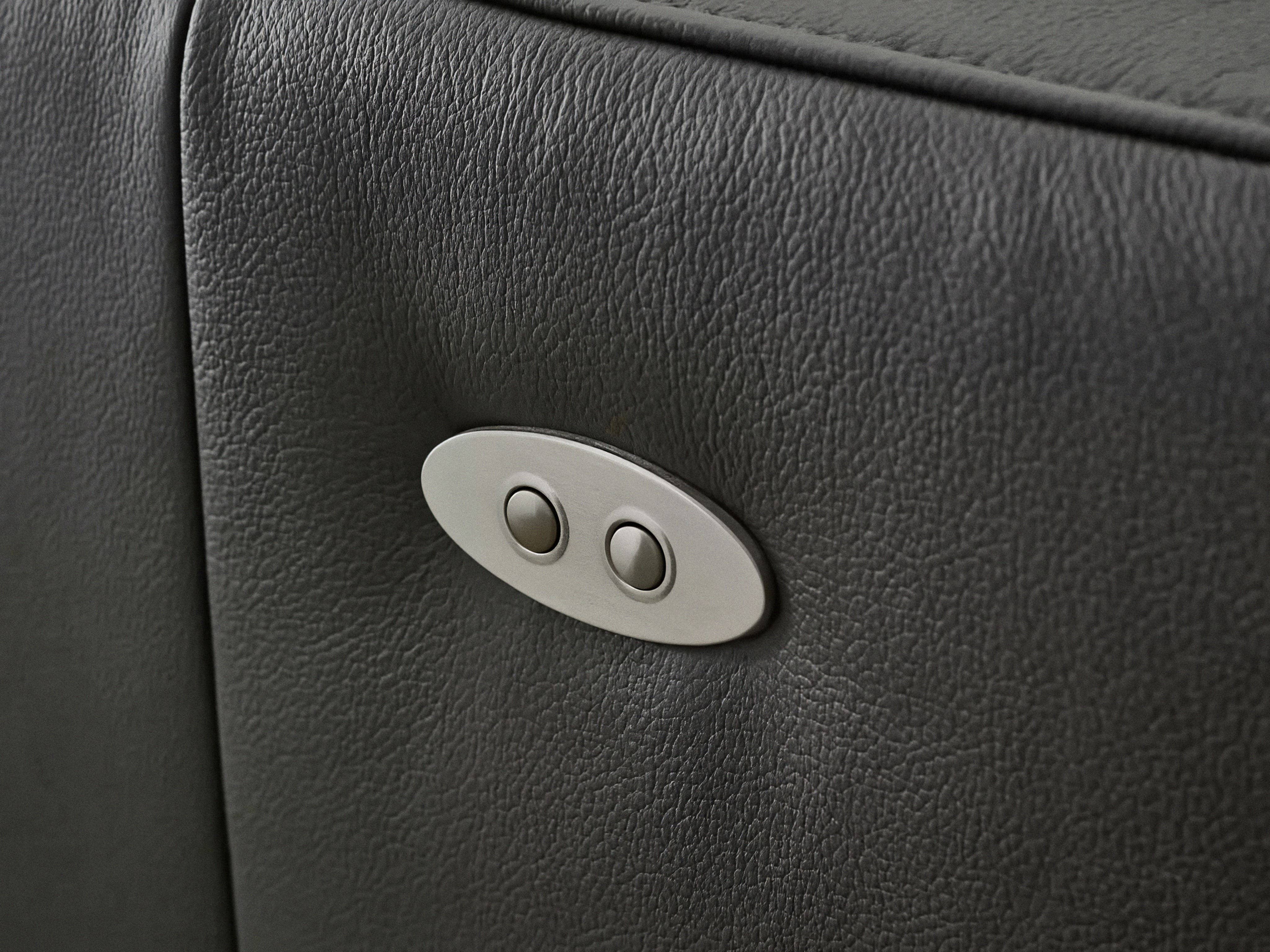 Detailansicht eines Sofa-Steuerelements mit zwei runden Tasten im grauen Lederbezug