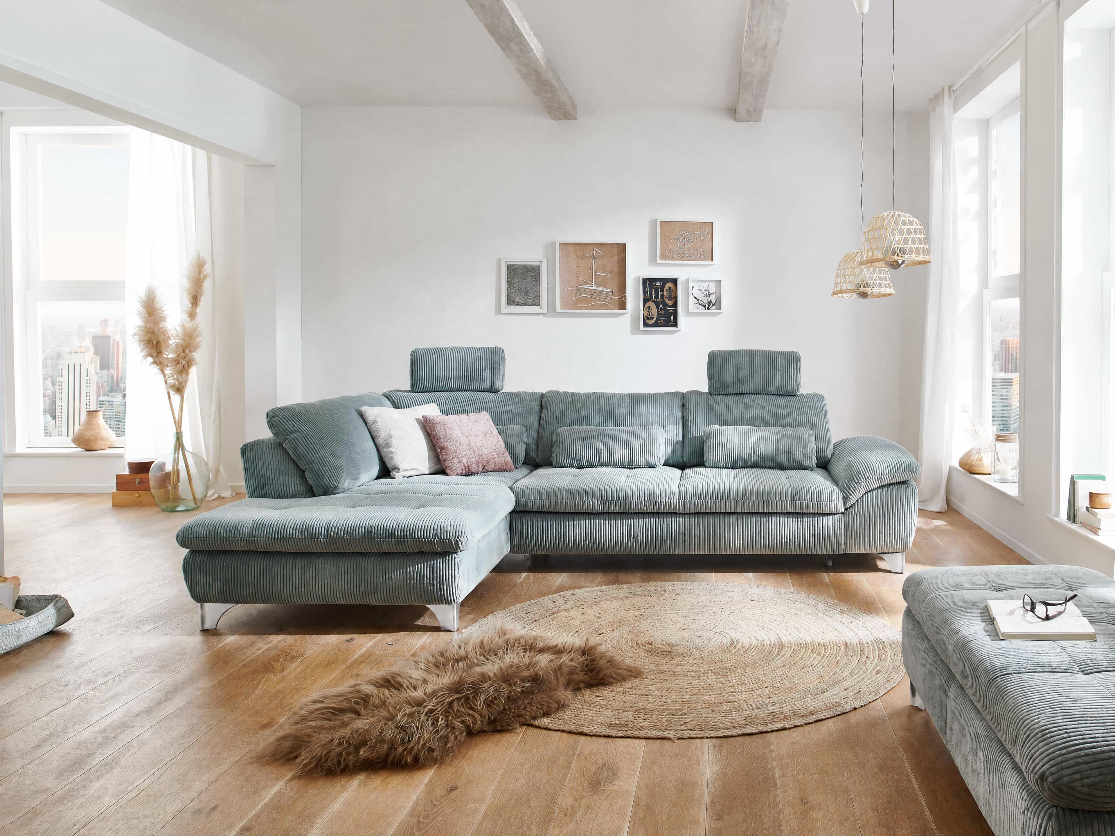Ecksofa Kabs Polsterwelt aus hellblauem Cord mit Metallfüßen, Kopfstützen und linksseitiger Ottomane
