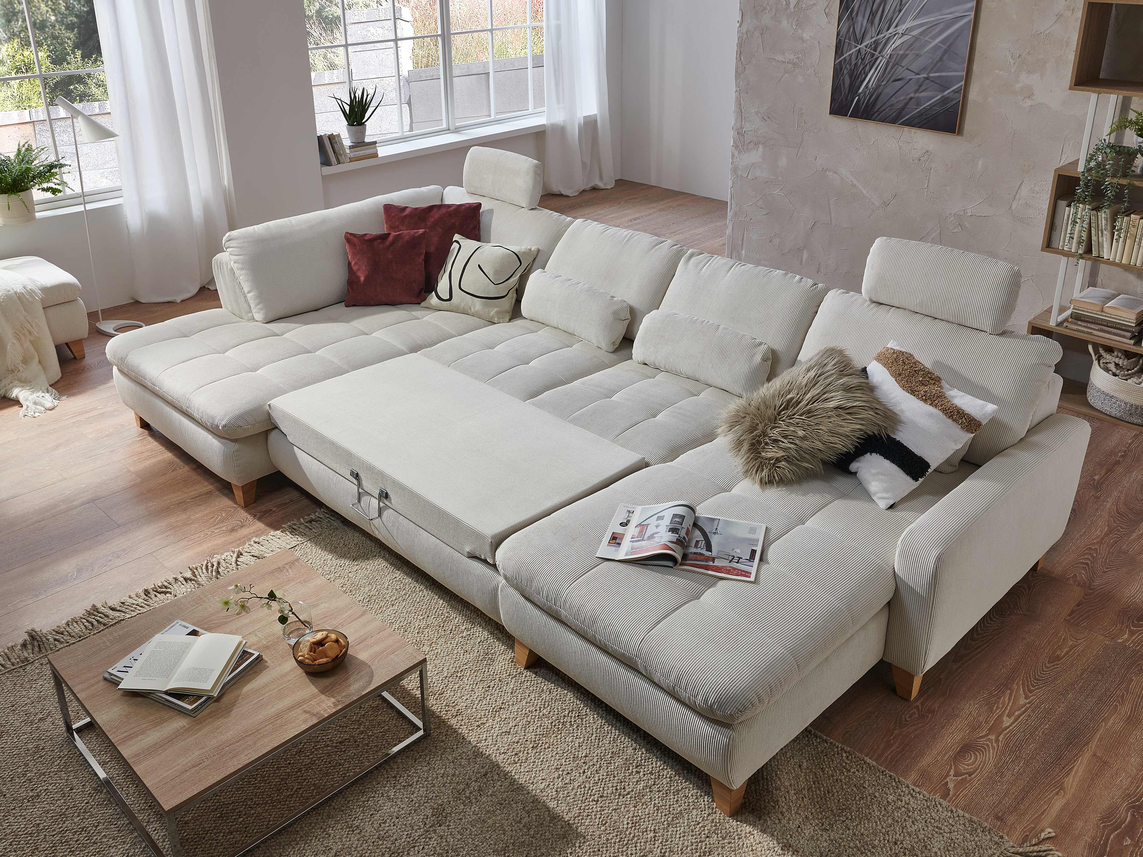 Ecksofa Kabs Polsterwelt, beige Stoffbezug, gepolsterte Rückenlehnen, verstellbare Kopfteile, Holzfüße
