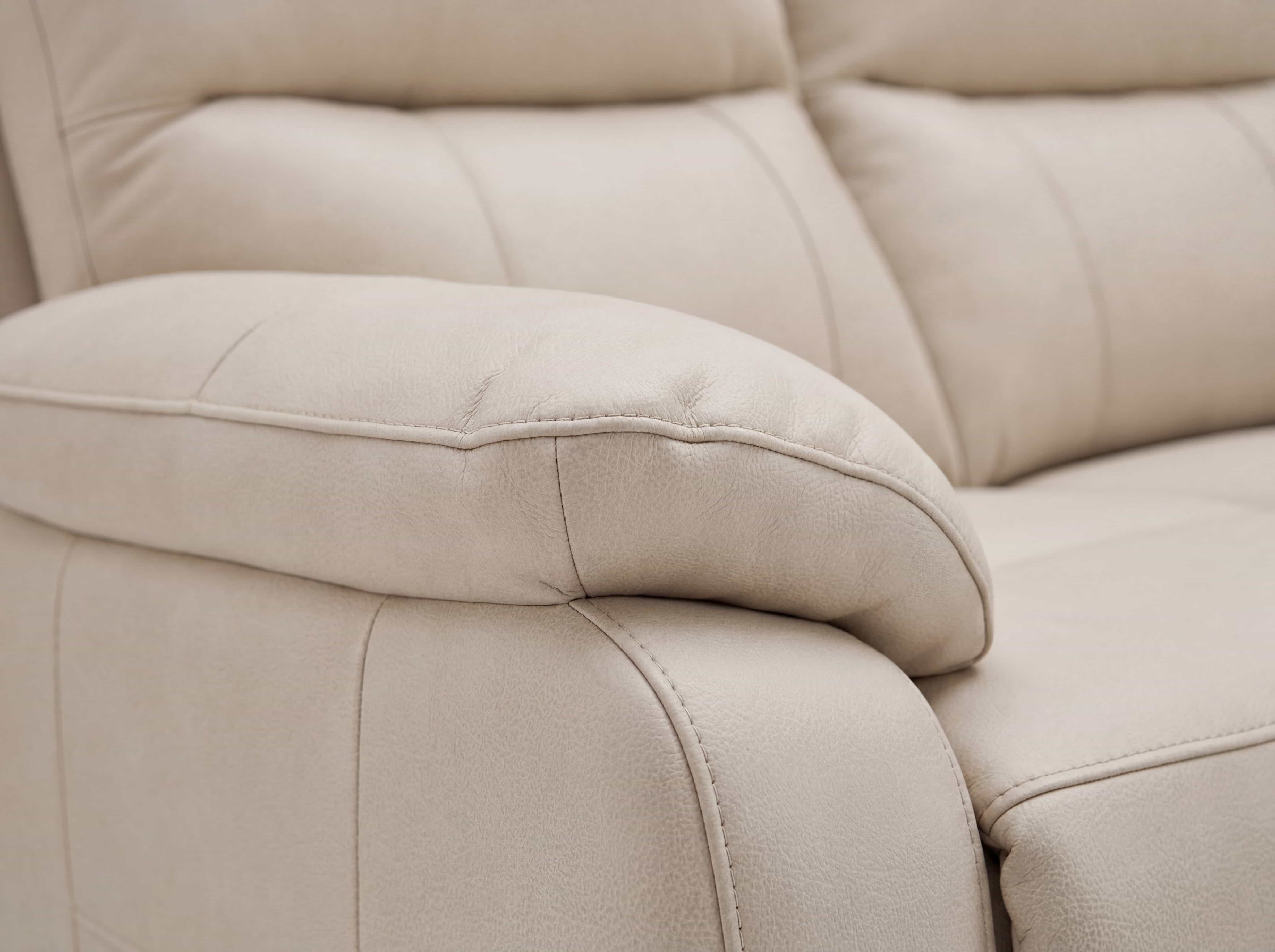 Ecksofa Kabs Polsterwelt mit beigem Lederbezug, gepolsterter Armlehne und sichtbarer Steppung