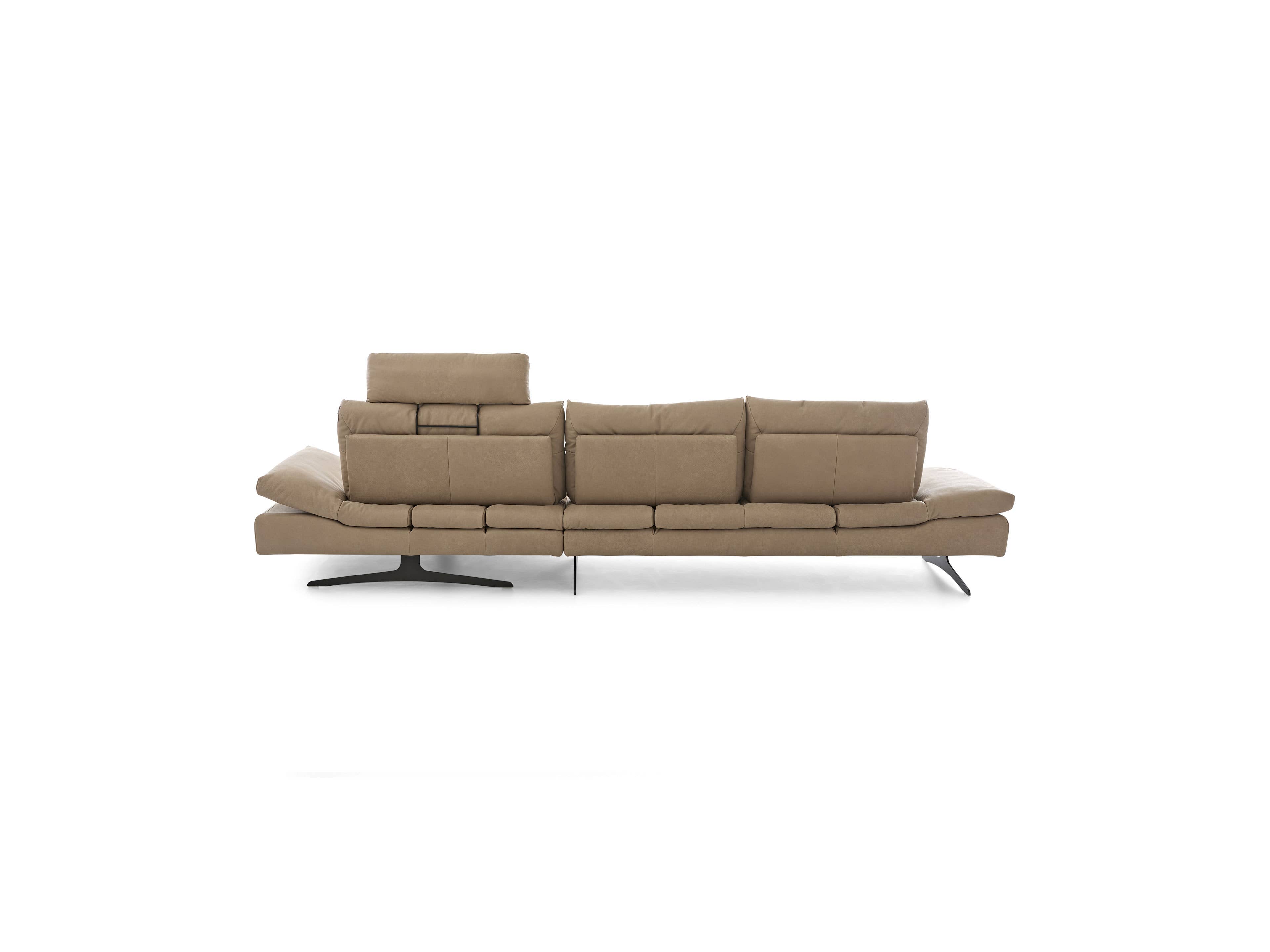 Ecksofa Kabs Elda aus beigefarbenem Leder mit verstellbaren Rückenlehnen und Metallfüßen