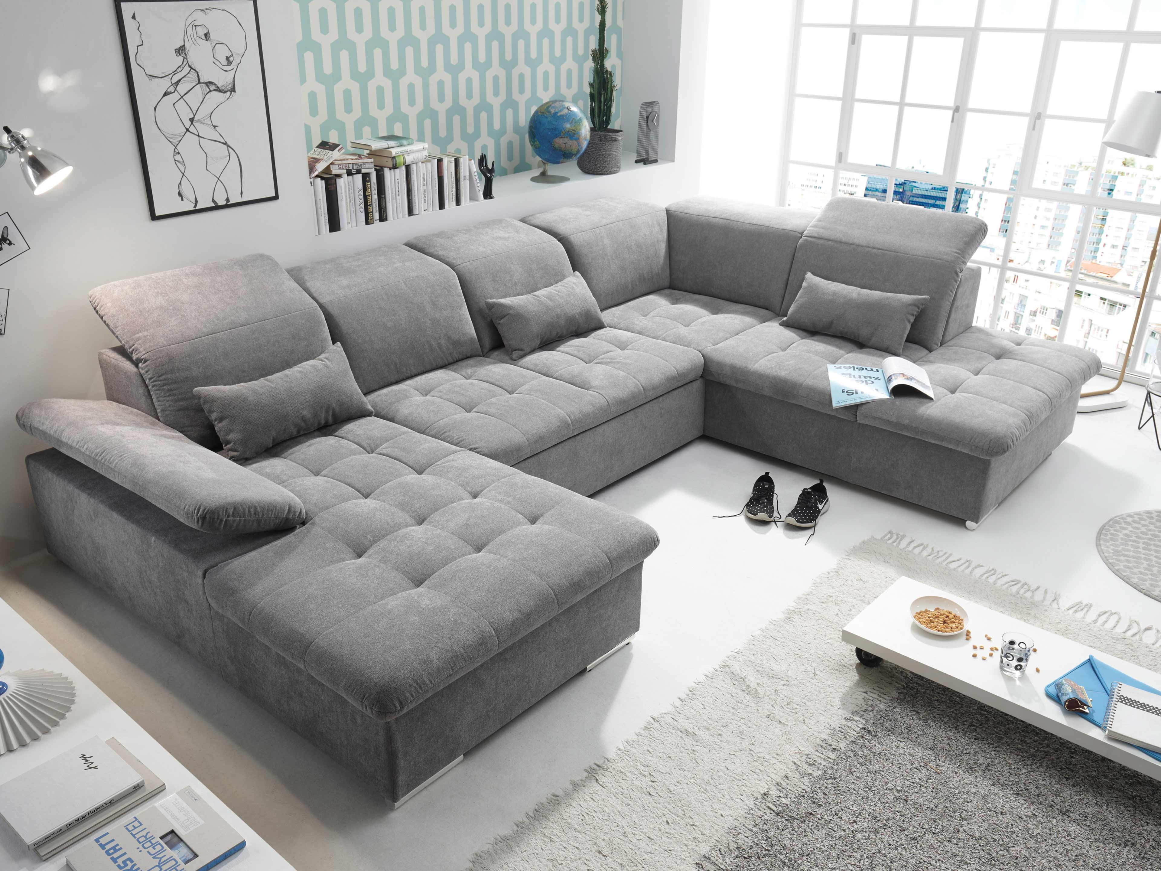 Ecksofa Kabs L-Form mit grauem Stoffbezug, verstellbaren Kopfteilen und gesteppter Sitzfläche
