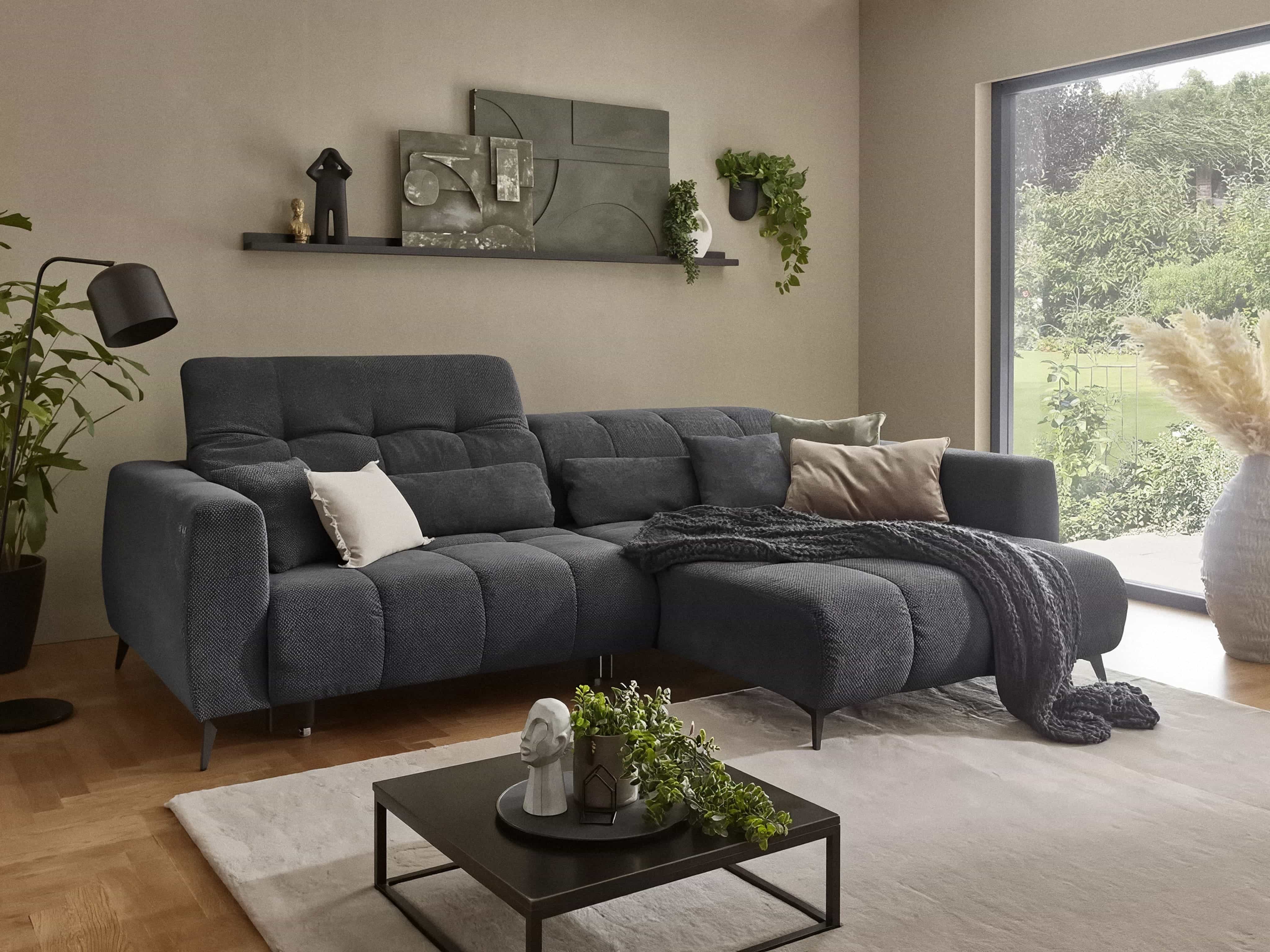 Ecksofa Irvin – dunkelgrauer Bezug in L-Form mit losen Rückenkissen und schmalen Armlehnen