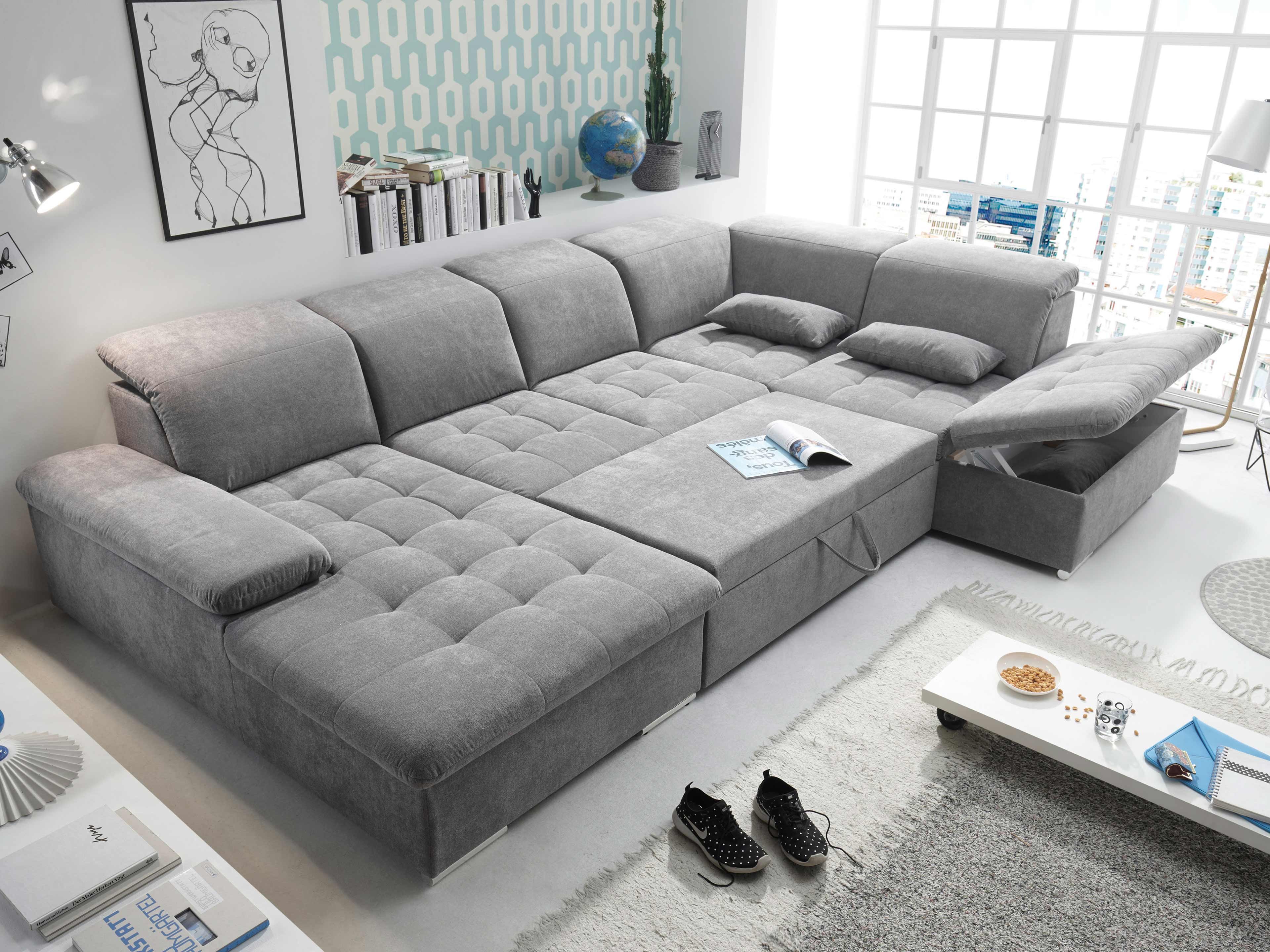 Ecksofa mit grauem Stoffbezug, gepolsterter Sitzfläche, verstellbaren Kopfteilen und Bettfunktion