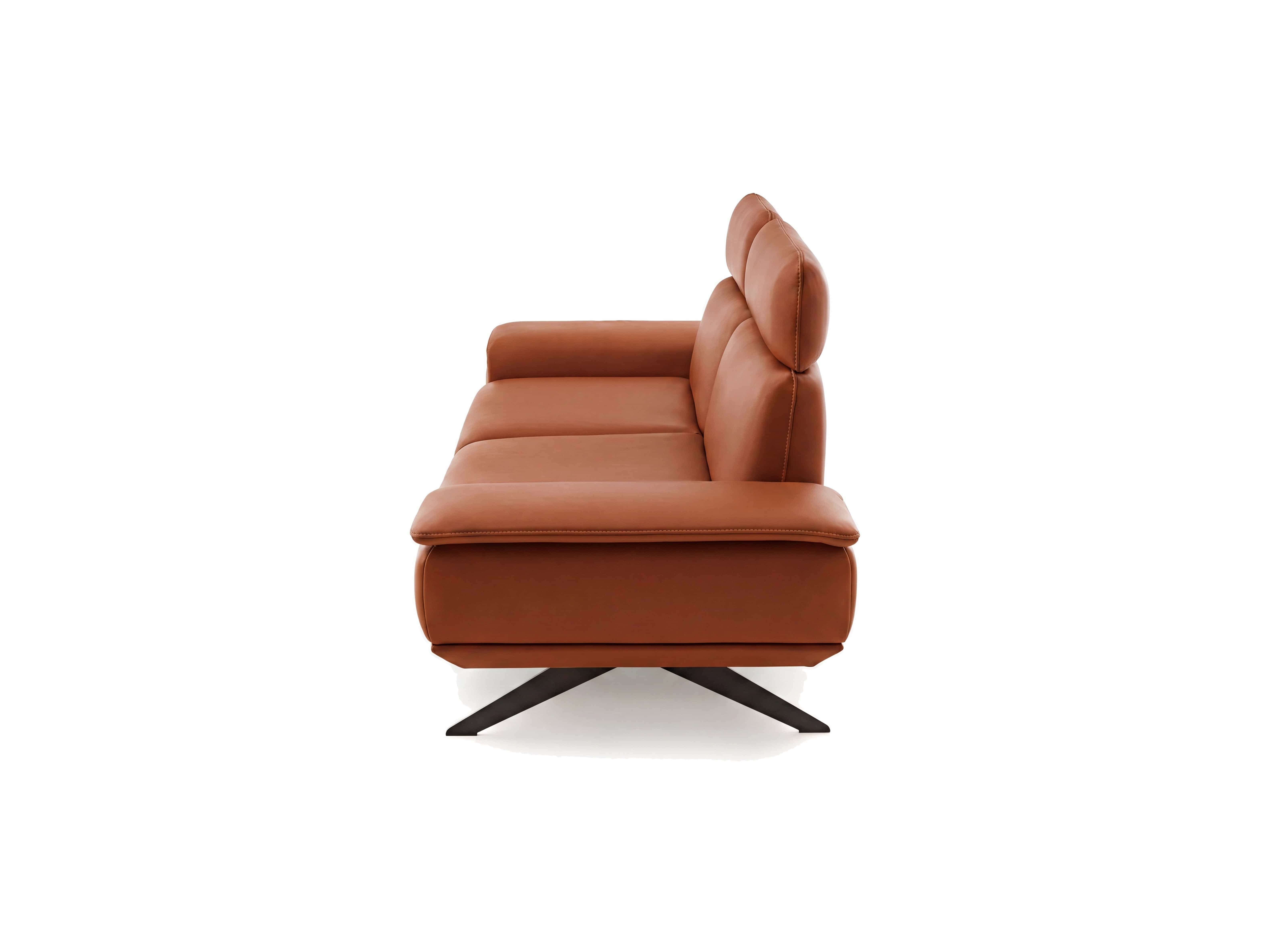 3-Sitzer Sofa Kabs aus braunem Leder mit gepolsterter Rückenlehne und schwarzen Metallfüßen