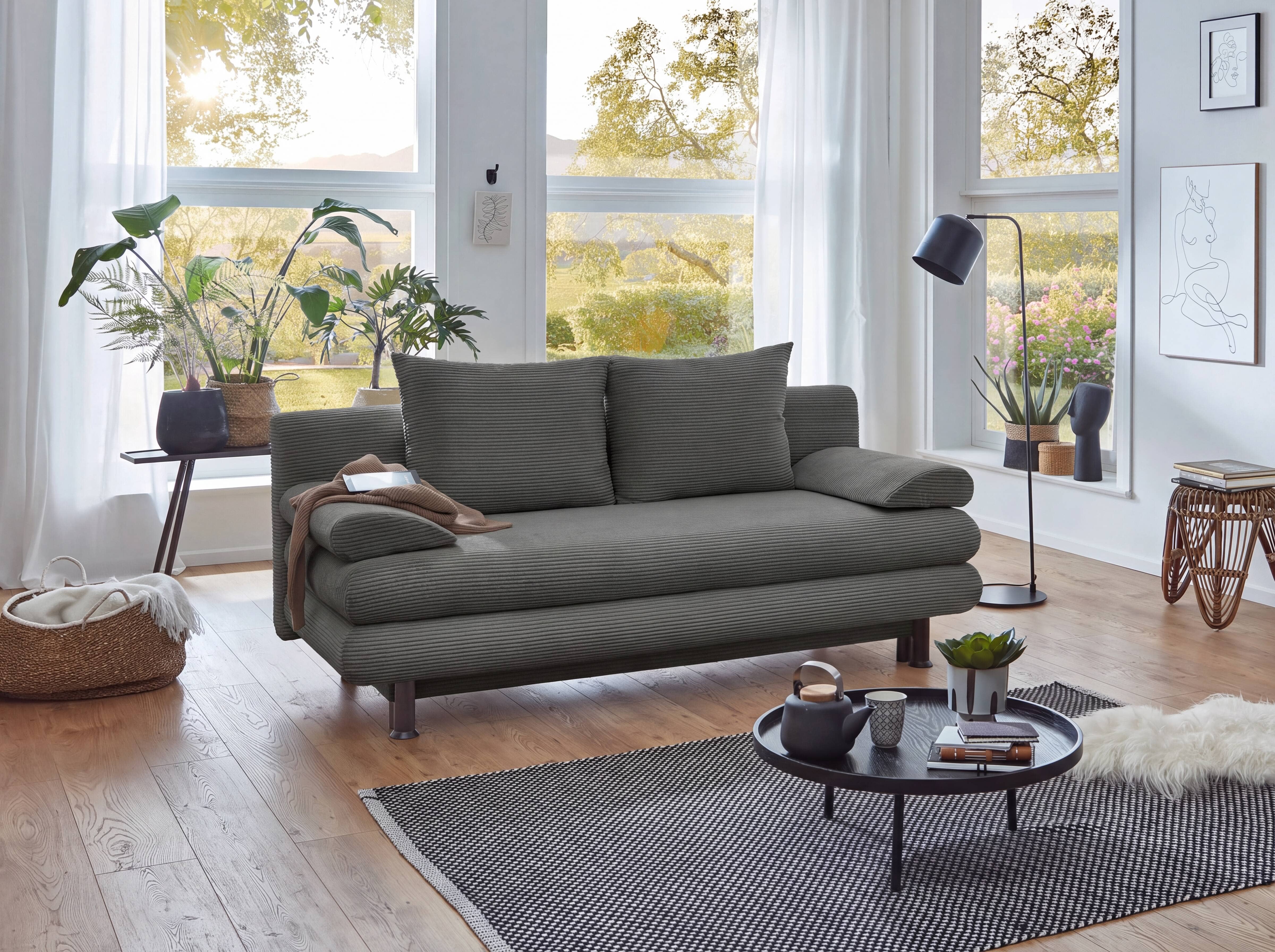 3-Sitzer Sofa Kabs mit geripptem, grauem Stoffbezug, zwei Rückenkissen und Metallfüßen
