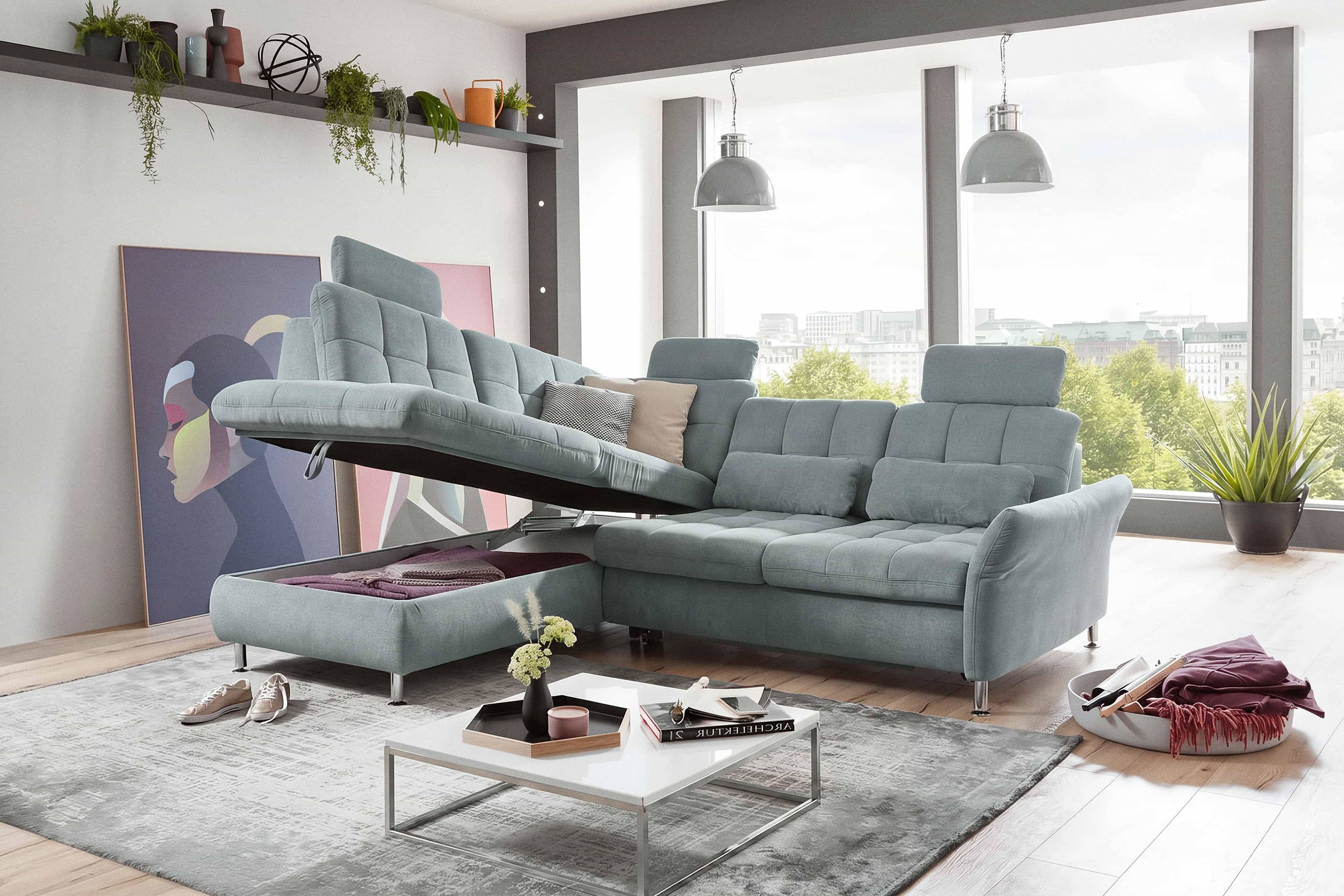 Ecksofa Casoria mit hellgrauem Stoffbezug, verstellbarem Kopfteil, Stauraum und Metallfüßen