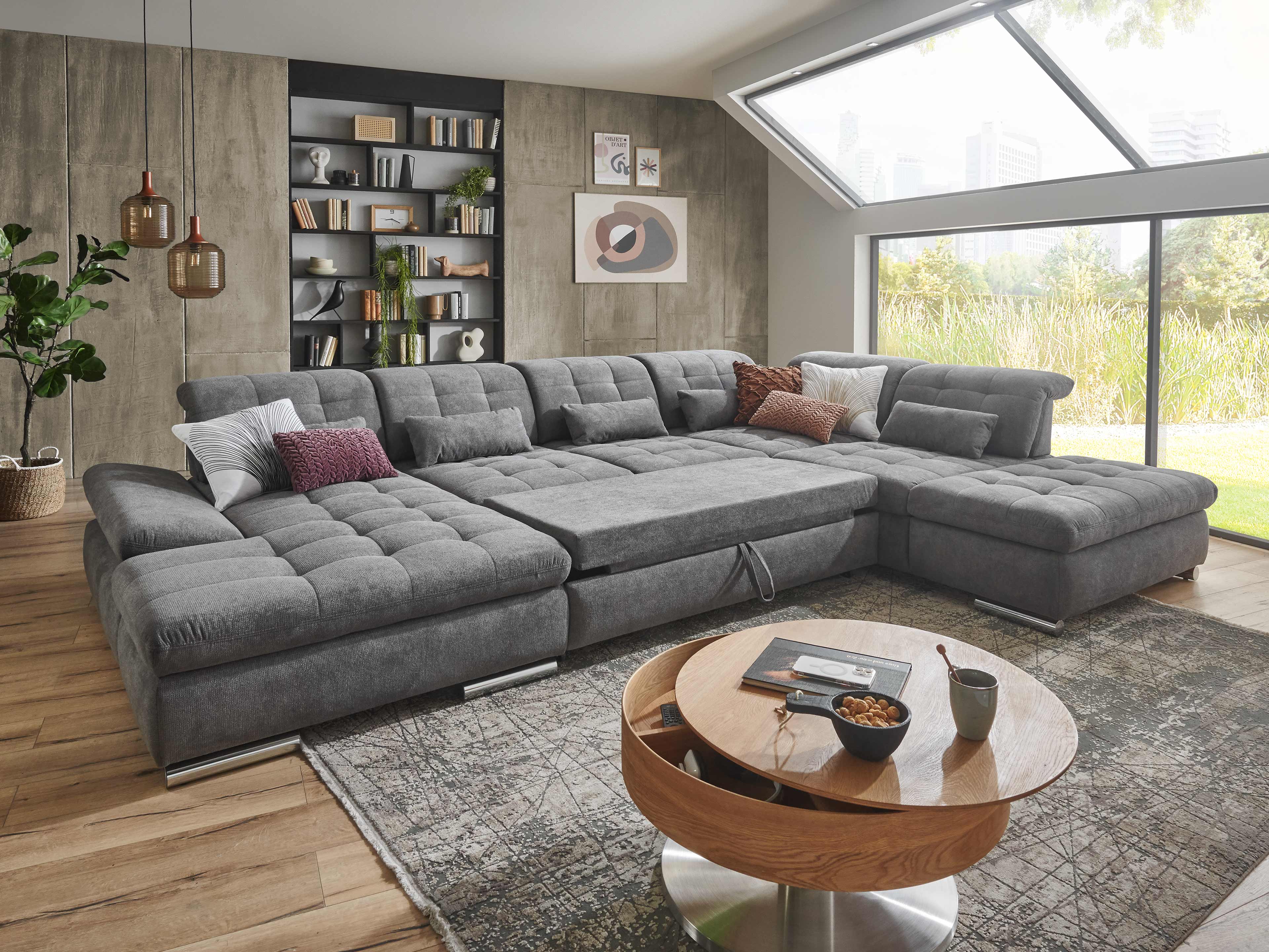 Ecksofa Kabs Polsterwelt mit grau gepolstertem Stoffbezug, verstellbaren Armlehnen und Metallfüßen