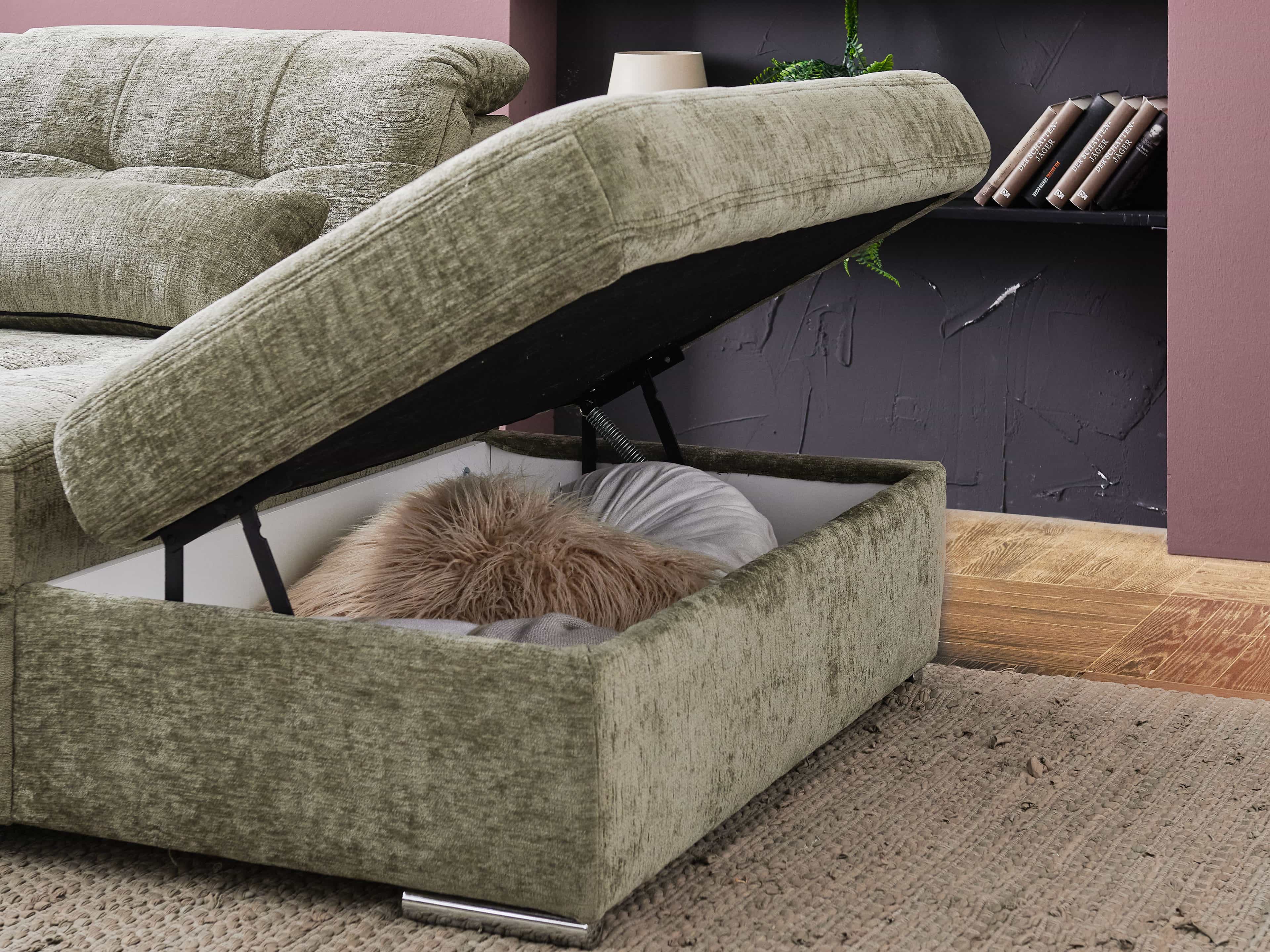 Boxspringbett Savona mit grünem Stoffbezug, Bettkasten geöffnet, Polsterung und Metallfüße sichtbar