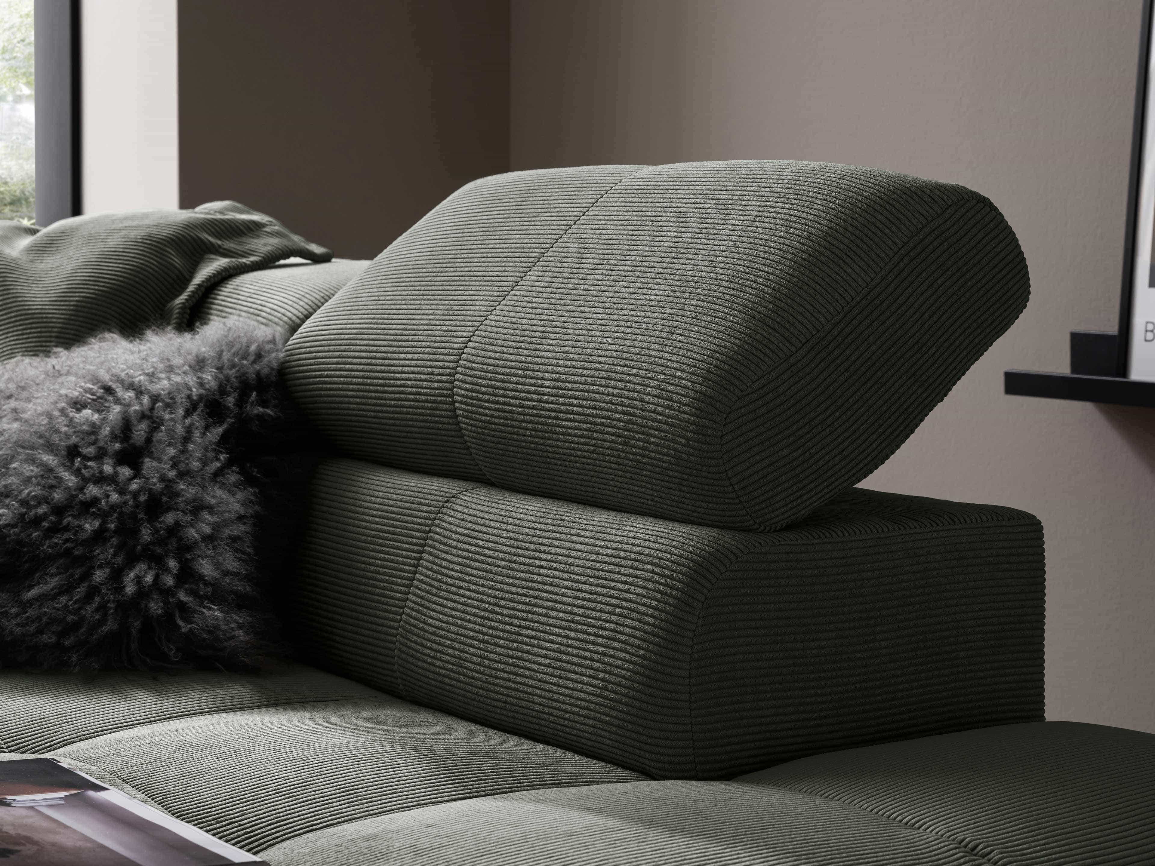 Ecksofa Chellini – Detailansicht des grünen Cordbezugs mit verstellbarer Rückenlehne