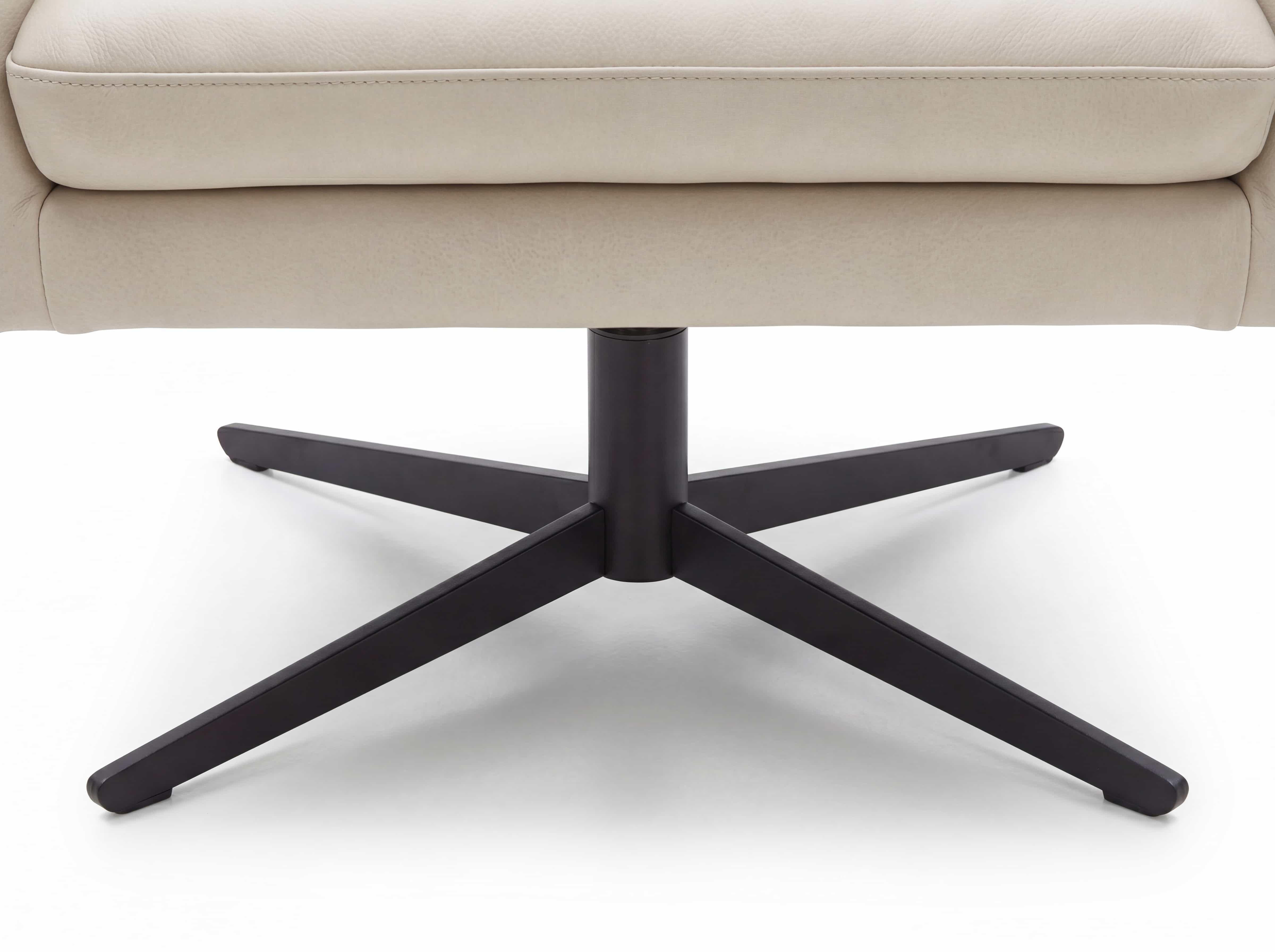 Drehbarer Polsterhocker in Beige mit gepolsterter Sitzfläche und schwarzem Metallkreuzgestell
