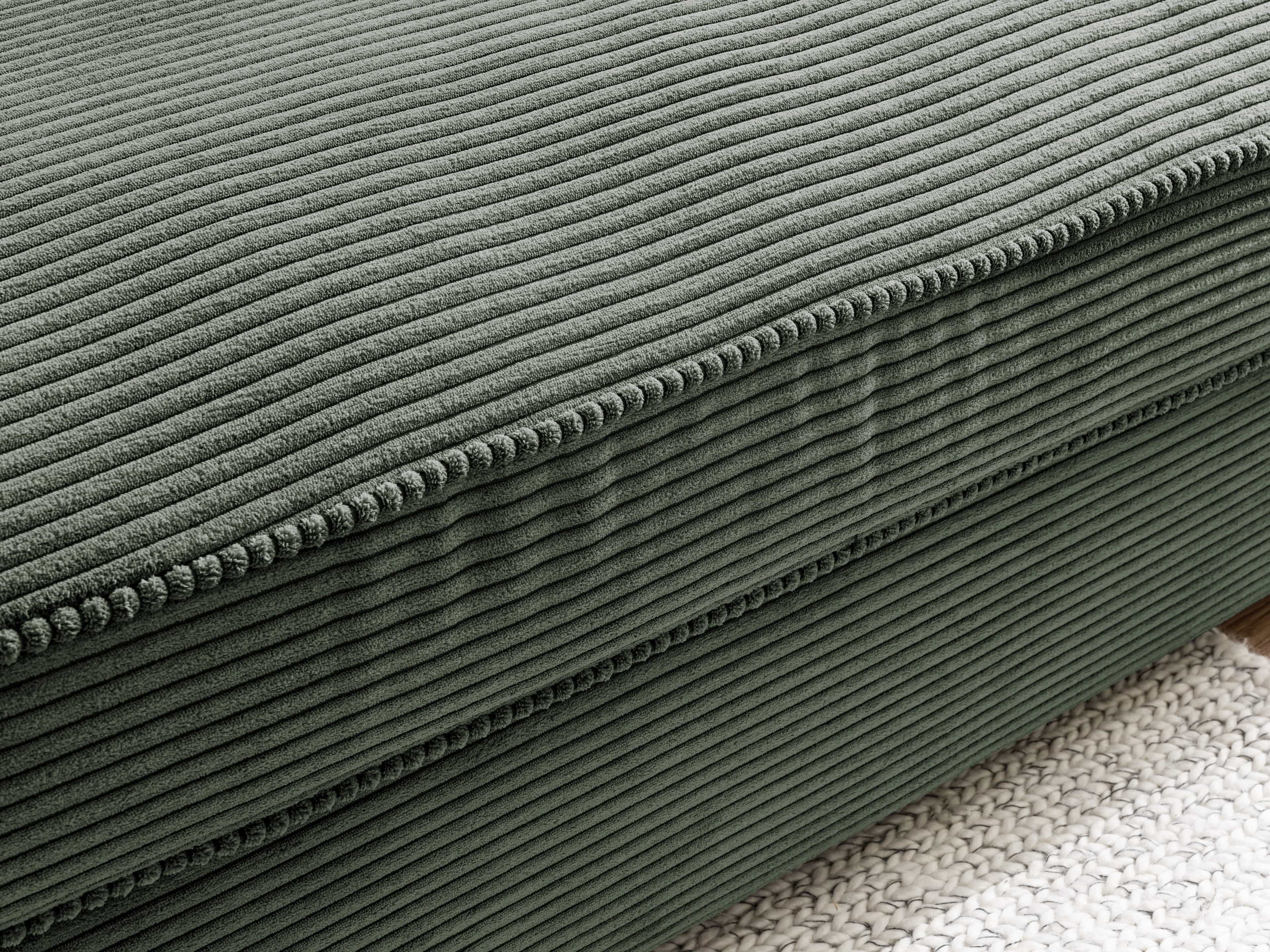 Ecksofa Hugh – Detailansicht des grünen Cordbezugs mit markanter Rippenstruktur