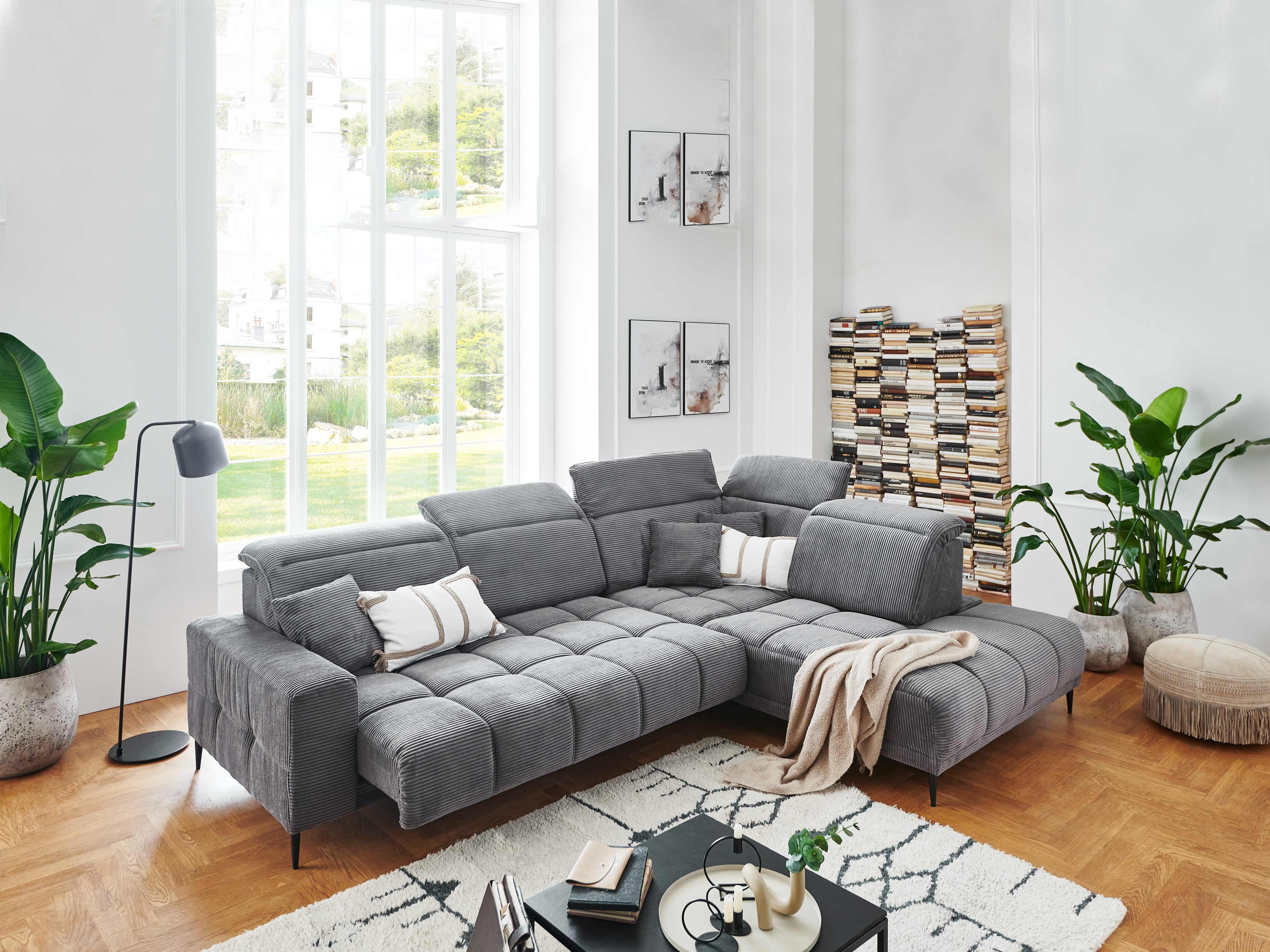 Ecksofa Irun – grauer Cordbezug, L-Form, Armlehnen, verstellbare Kopfteile, Metallfüße