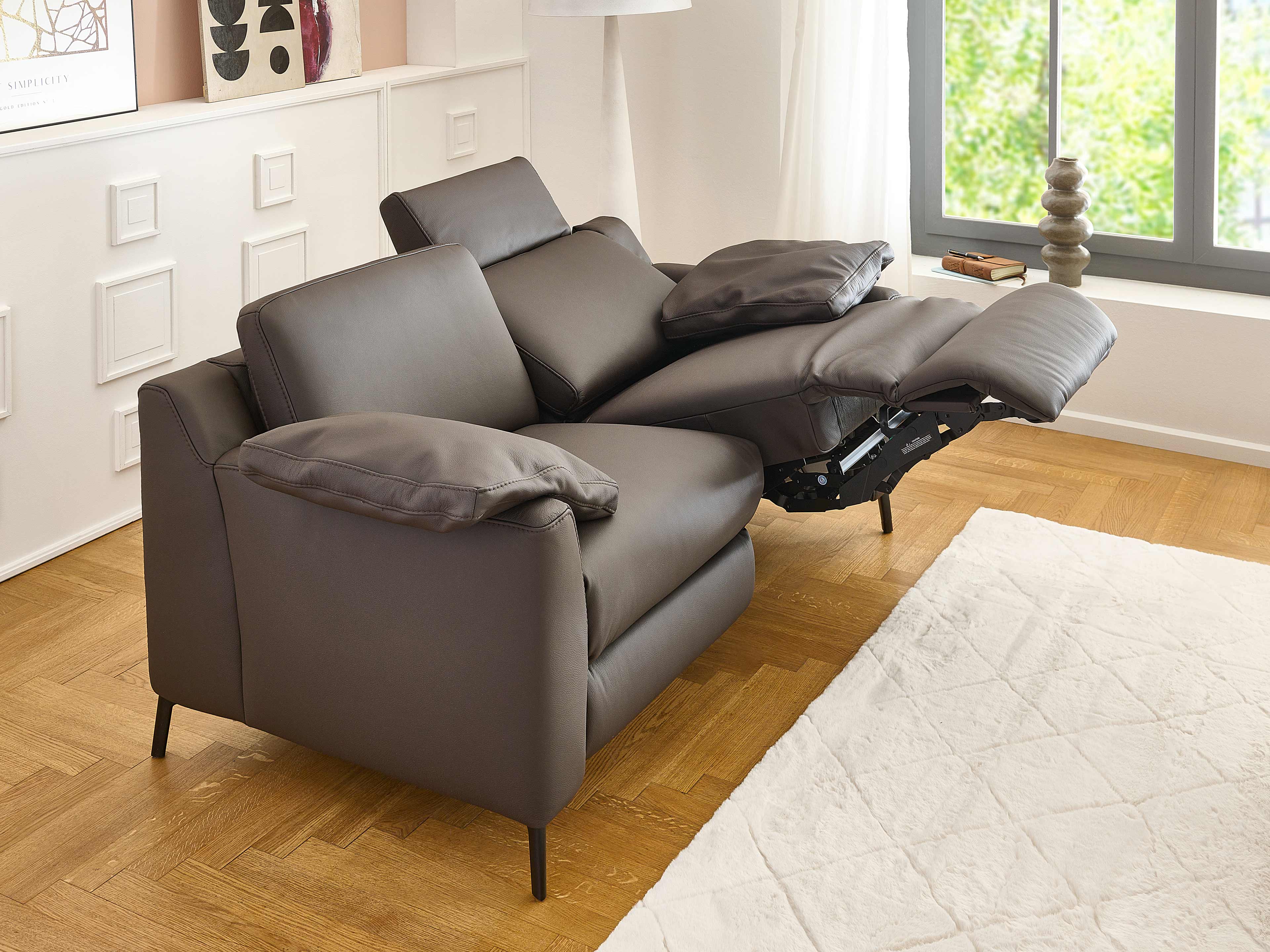 2-Sitzer Sofa Relax Sesamo aus braunem Leder mit verstellbarer Fußstütze und Armlehnen, Metallfüße