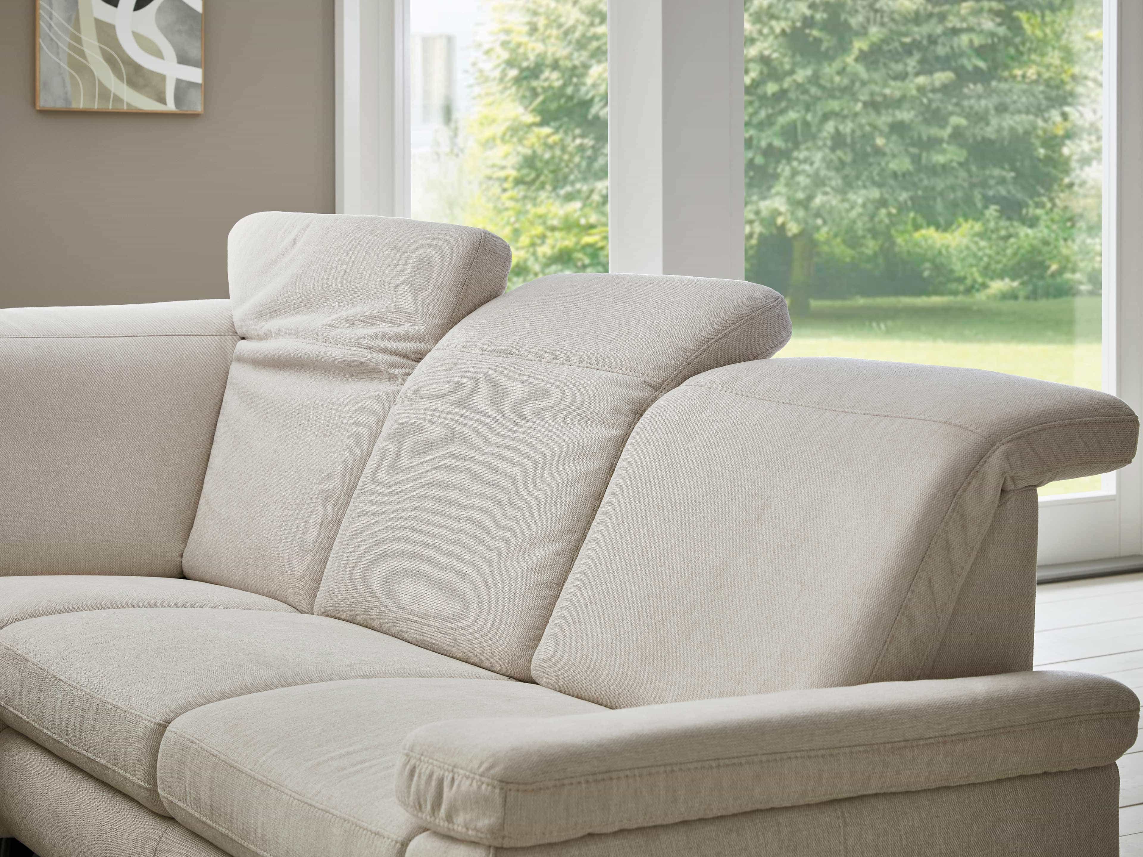 Ecksofa Parula B – beiger Bezug, verstellbare Kopfstützen, breite Armlehnen, weiche Polster