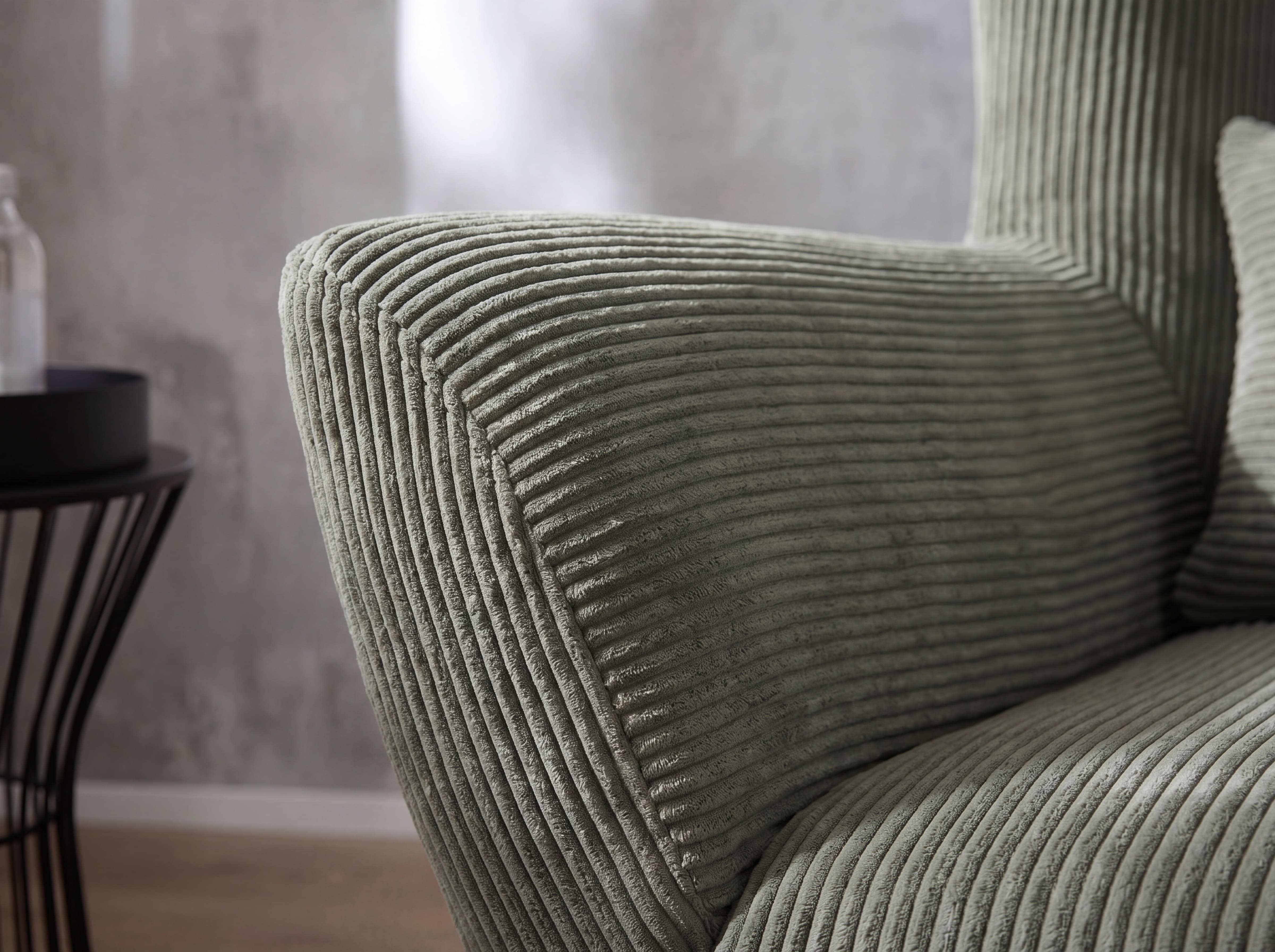 Ecksofa Kabs Polsterwelt mit breiter, gerader Armlehne aus grauem Cordstoff, Querstruktur sichtbar
