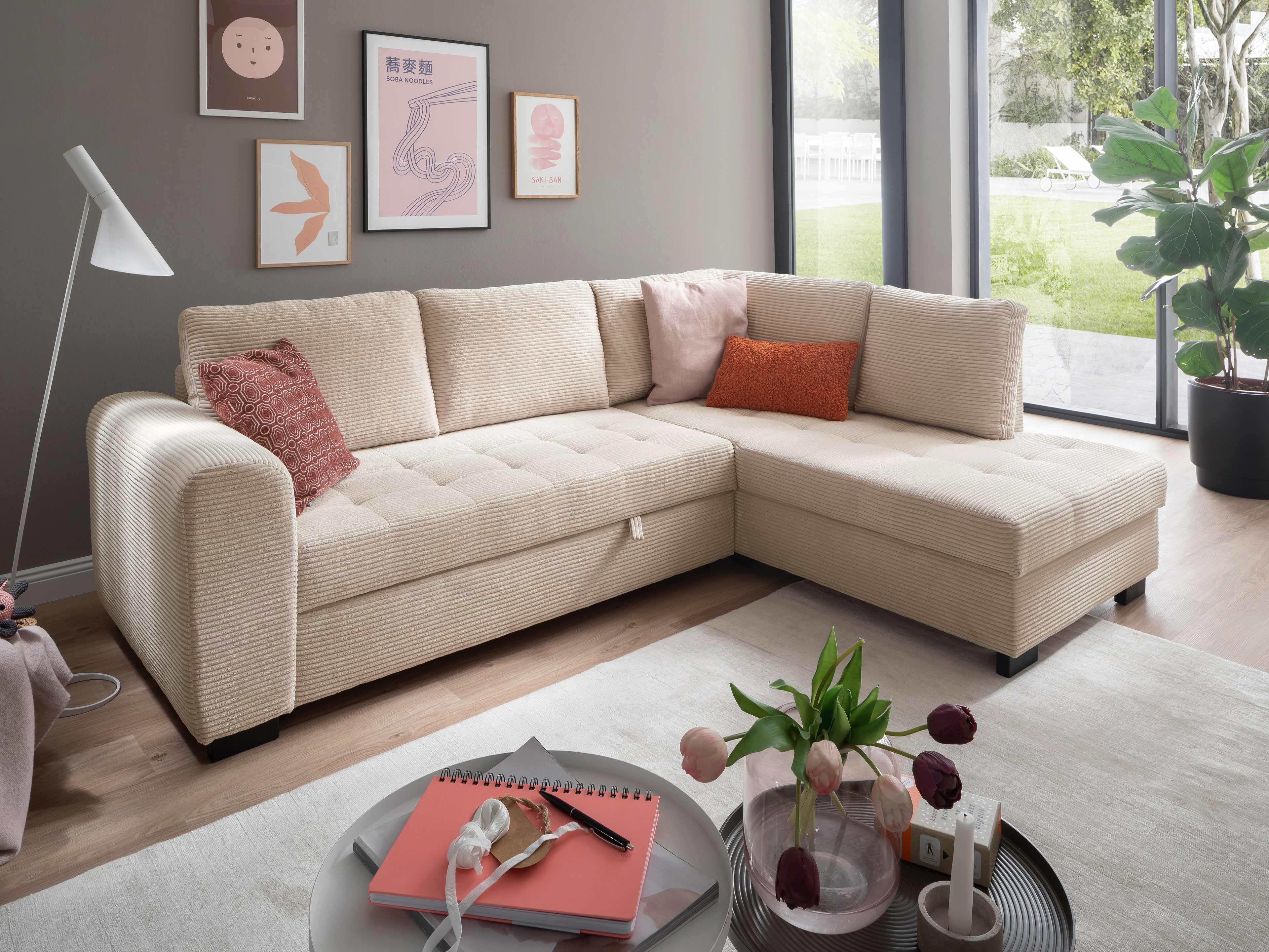 Ecksofa Kabs Polsterwelt mit beige strukturiertem Stoffbezug, breiten Armlehnen und sichtbaren Sitzpolstern