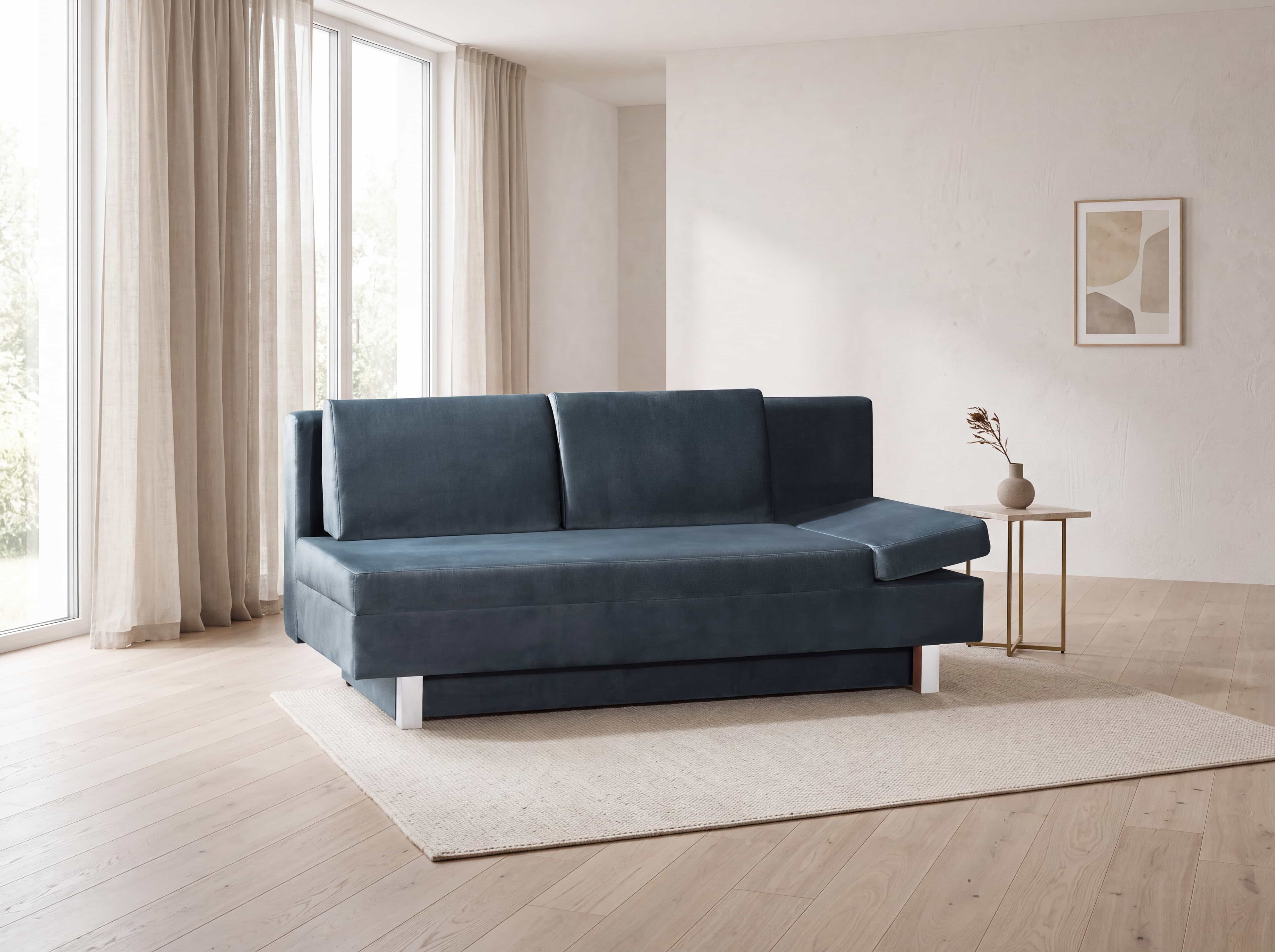 Ecksofa Kabs Polsterwelt mit dunkelblauem Stoffbezug, geraden Linien und silbernen Füßen