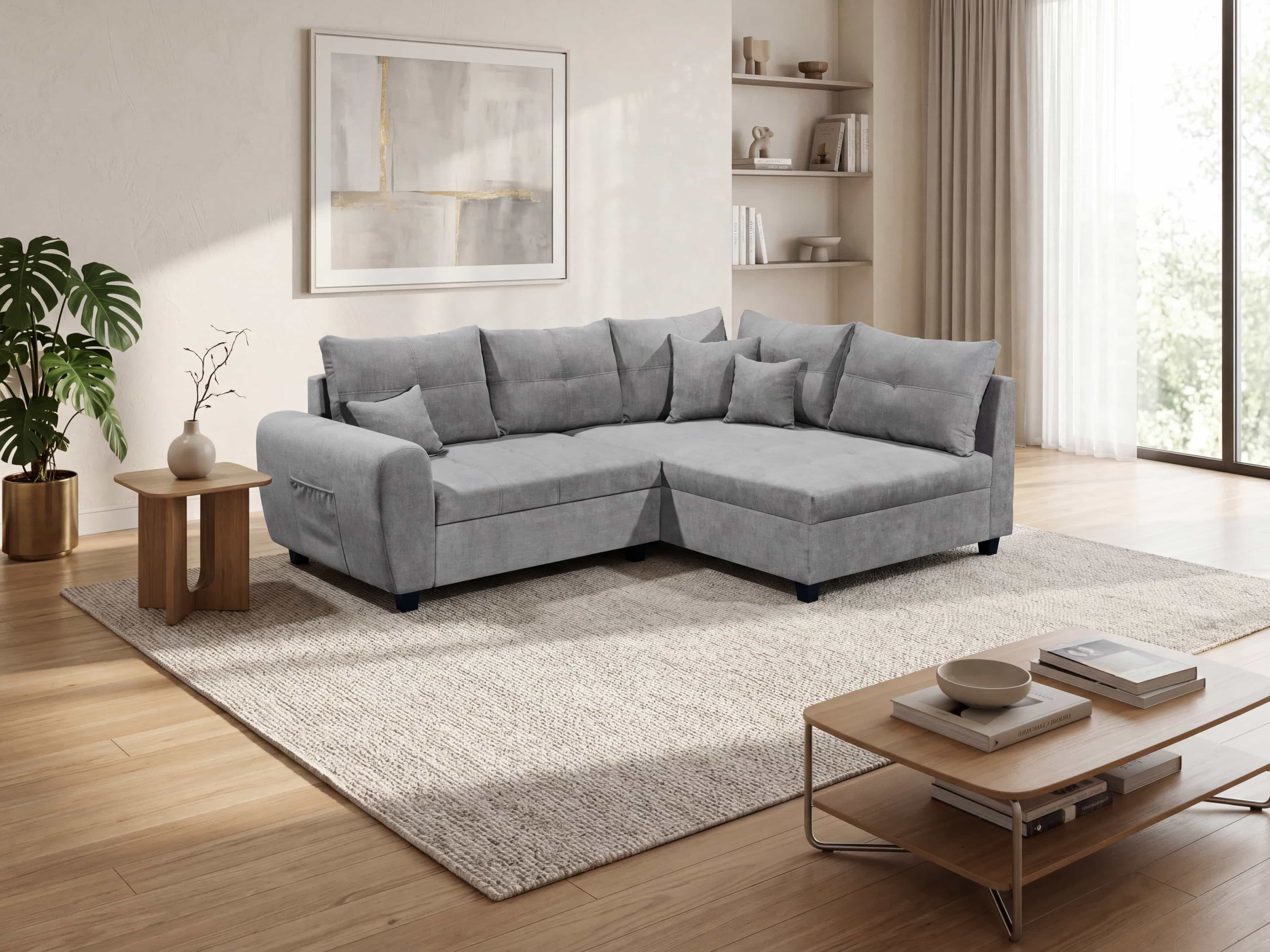 Ecksofa Briella – grauer Bezug in L-Form mit losen Rückenkissen und Armlehnen