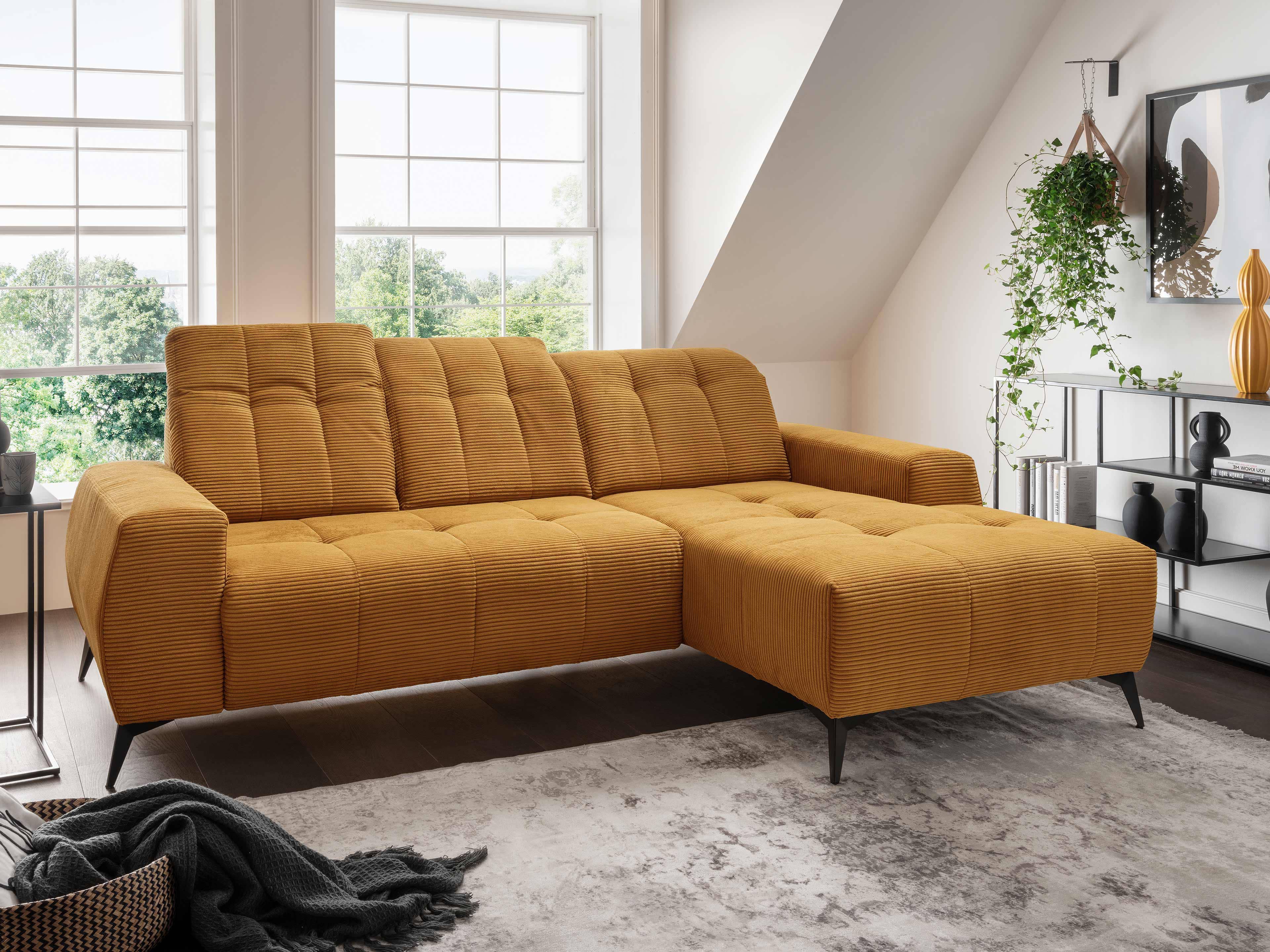 Ecksofa Kabs Polsterwelt Cordstoff senfgelb mit Armlehnen, Steppung und schwarzen Metallfüßen