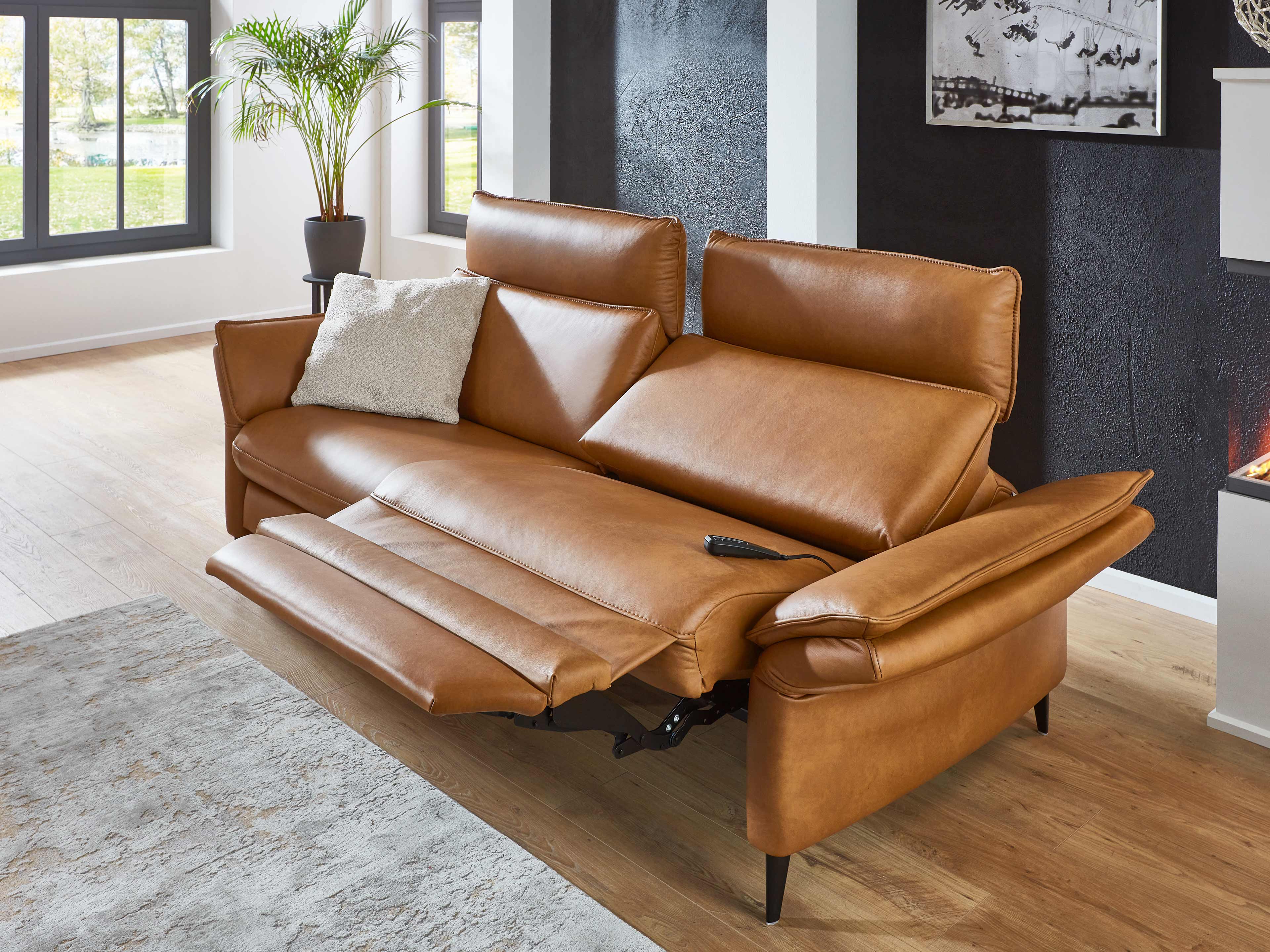 3-Sitzer Sofa Relax Planos aus braunem Leder mit verstellbarer Fußstütze, Armlehnen und Kopfstützen