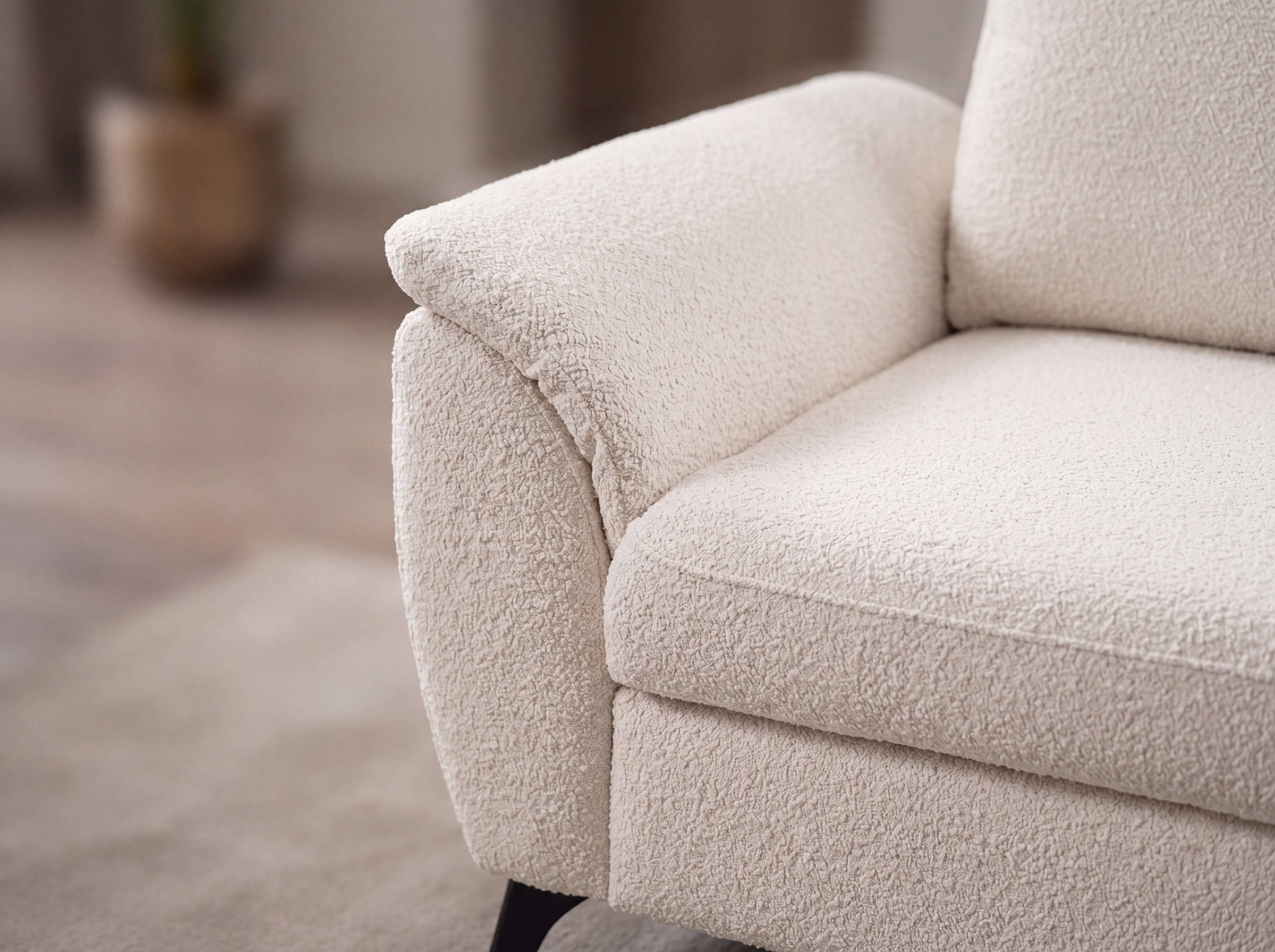 Ecksofa mit Armlehne, cremefarbener Bouclé-Stoffbezug, gepolstert, stabile schwarze Füße