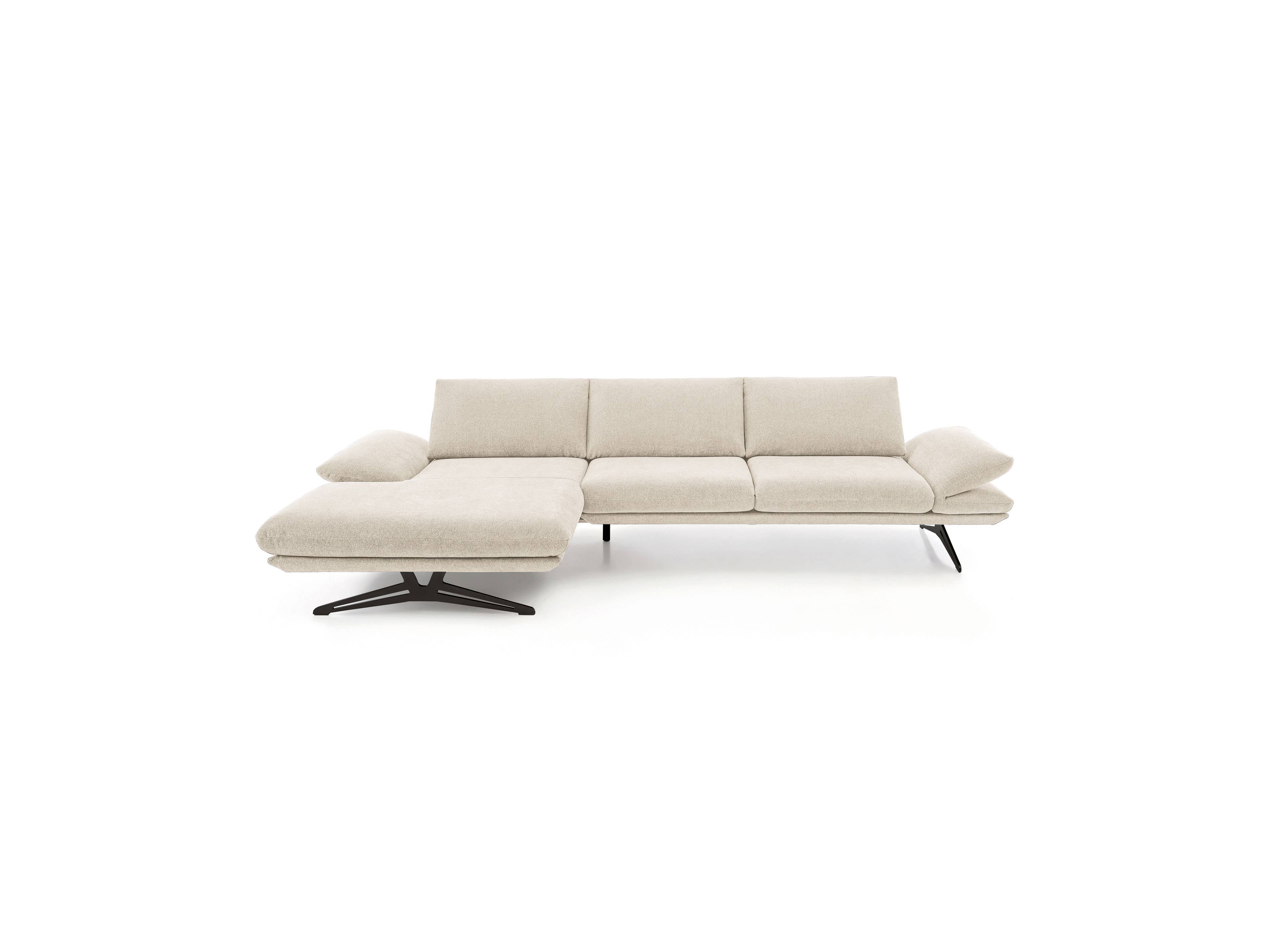 Ecksofa Kabs Polsterwelt in hellem Stoff mit breiten Armlehnen und schwarzen Metallfüßen