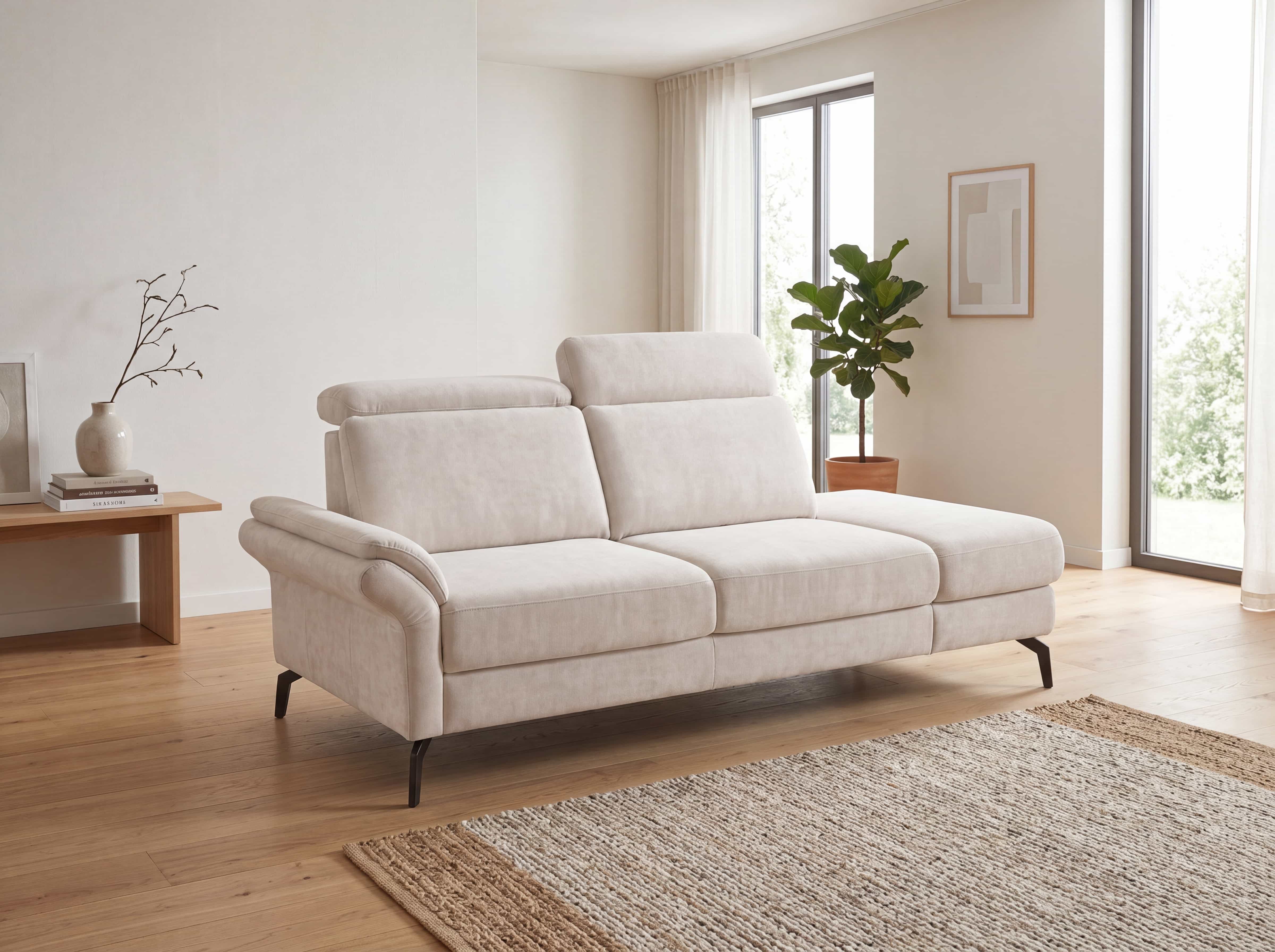 3-Sitzer Sofa Kabs mit beigem Stoffbezug, gepolsterten Armlehnen und verstellbaren Kopfstützen