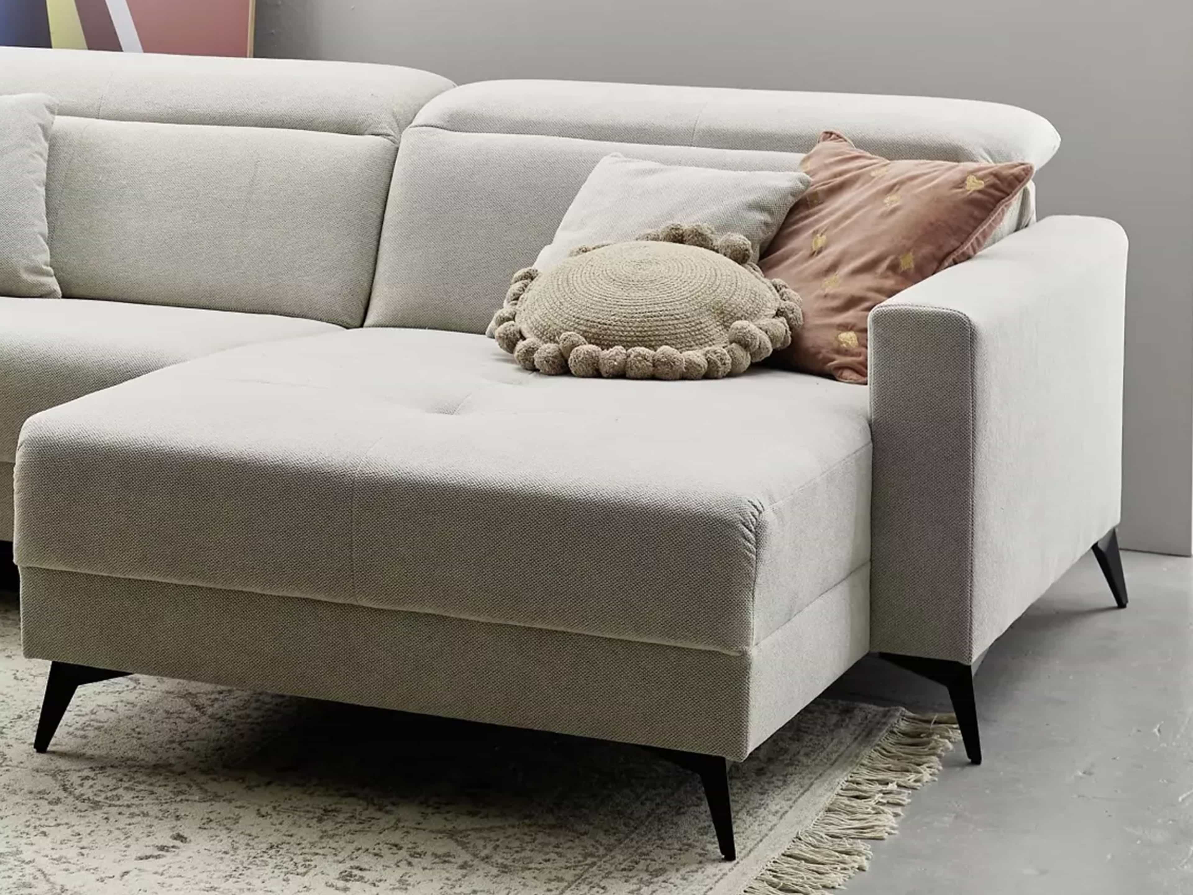 Ecksofa Kabs Polsterwelt in hellgrauem Stoff mit rechter Armlehne und schwarzen Metallfüßen