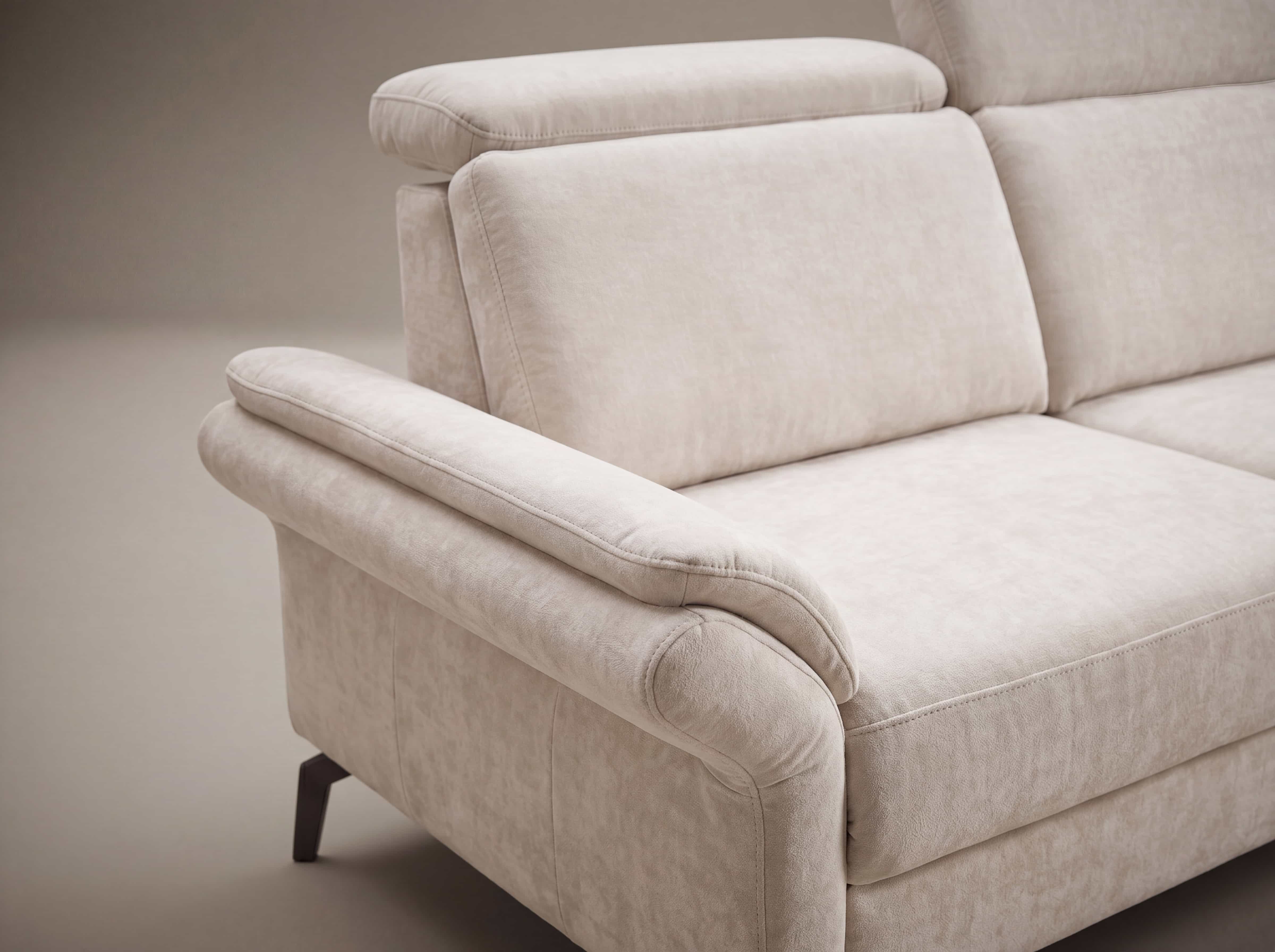Zweisitzer Sofa Kabs Polsterwelt mit Stoffbezug in Beige, gepolsterte Armlehne, hohe Rückenlehne