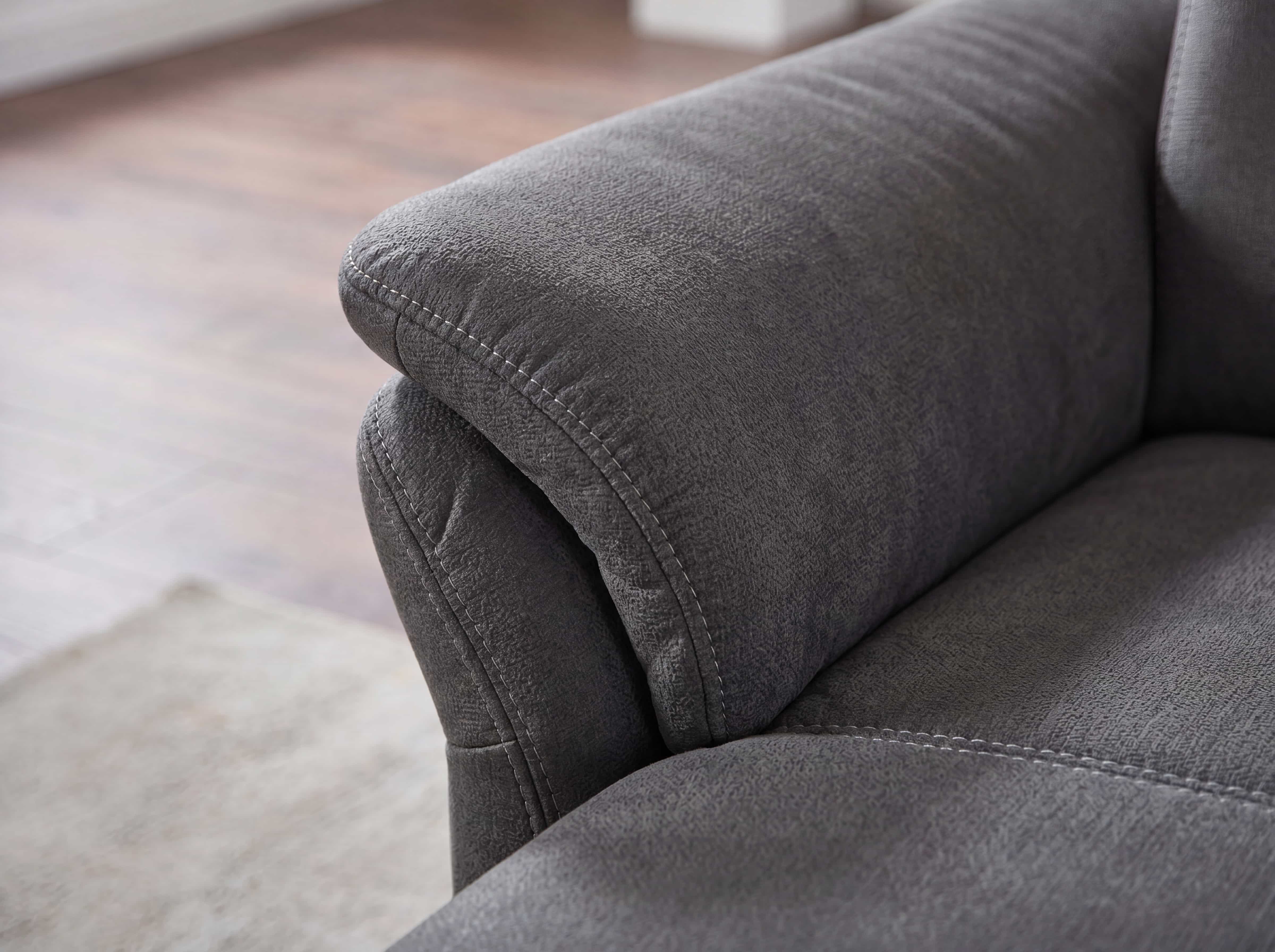 Ecksofa Kabs Polsterwelt mit grauem Stoffbezug, sichtbare Armlehne und markanter Nahtführung
