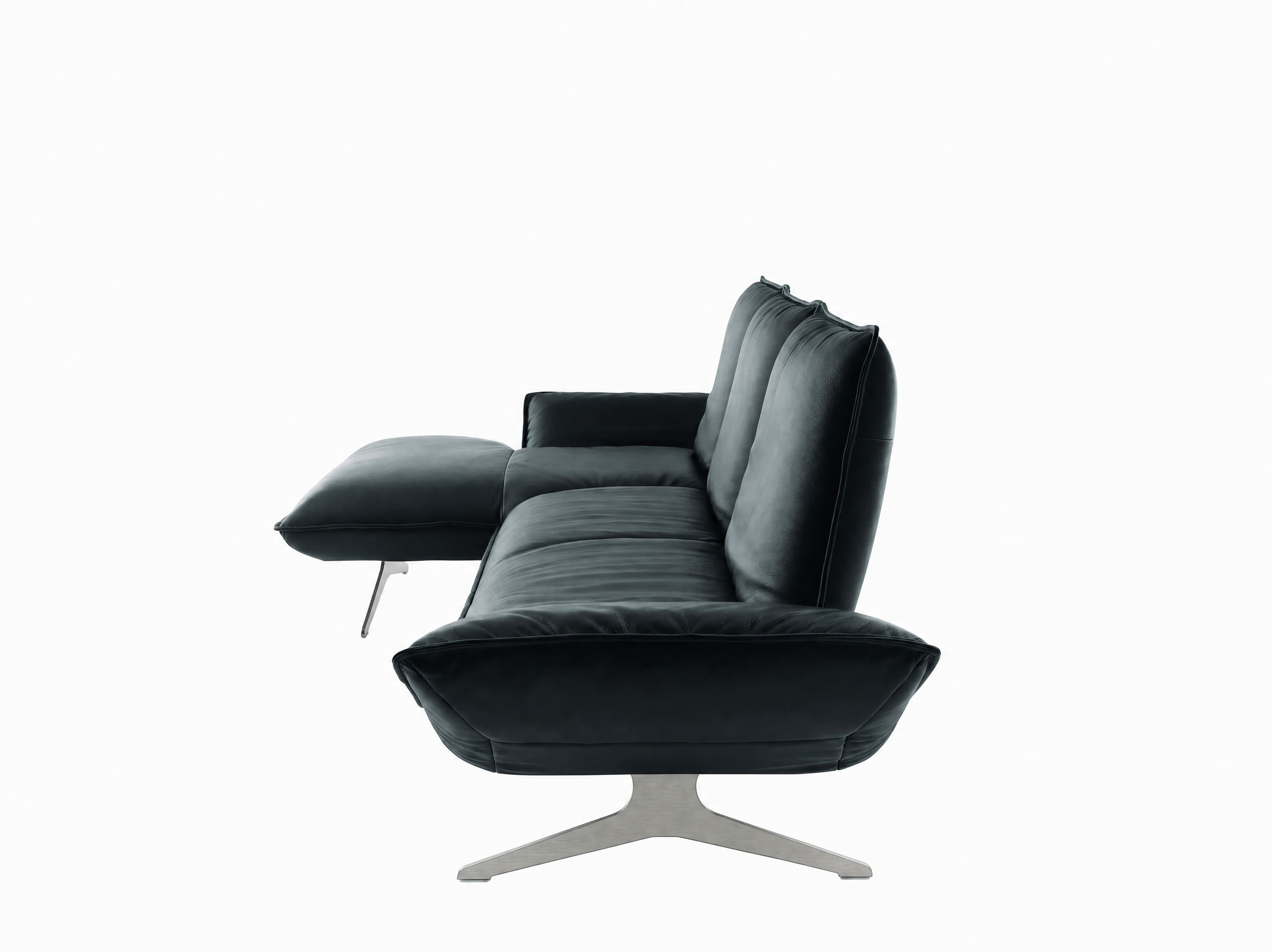 Ecksofa mit schwarzem Stoffbezug, Sicht von der Seite, gepolsterte Rückenlehne, Metallfüße