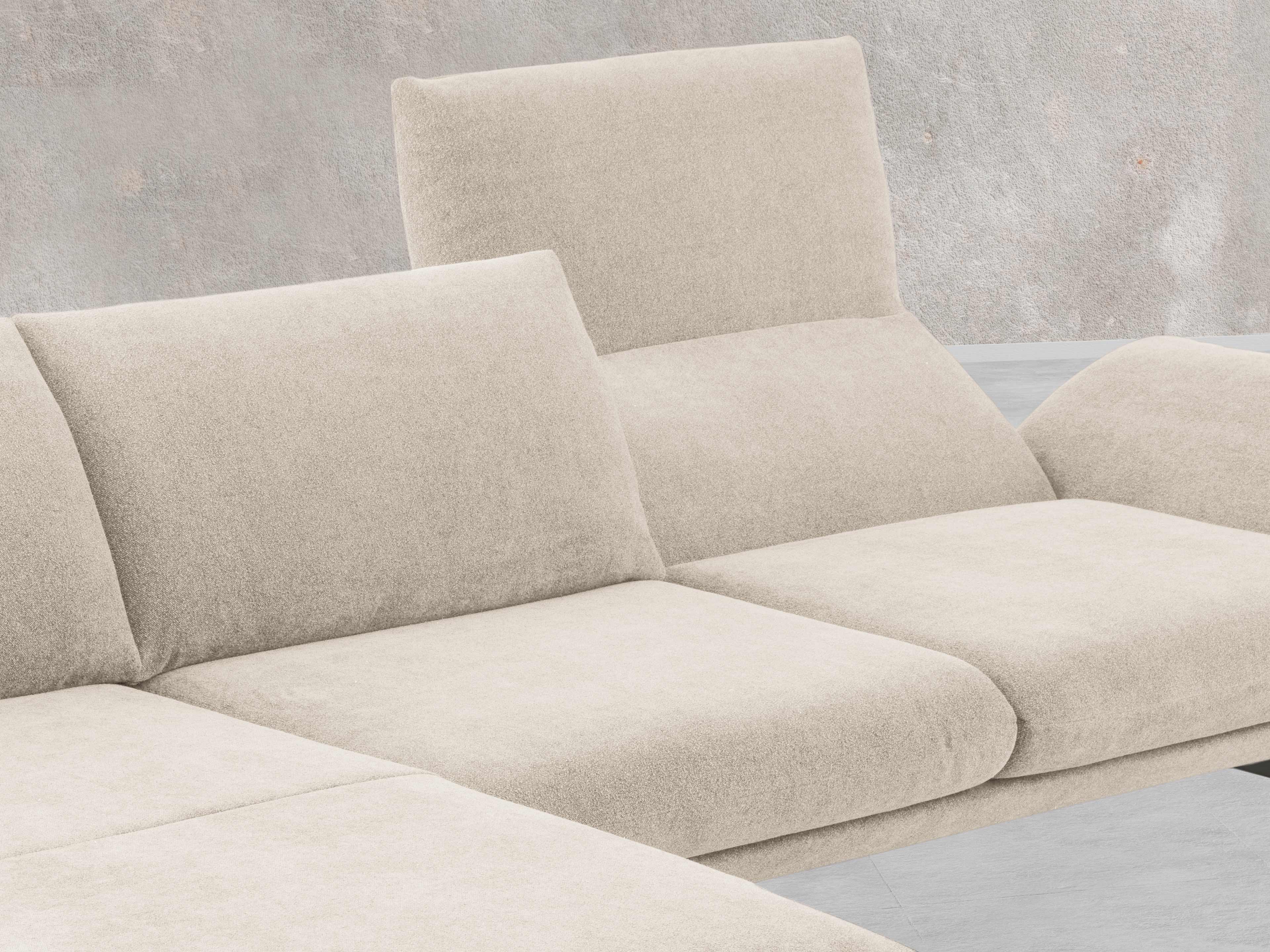 Ecksofa Kabs Polsterwelt mit beigem Stoffbezug, hohen Rückenlehnen und gepolsterten Armlehnen