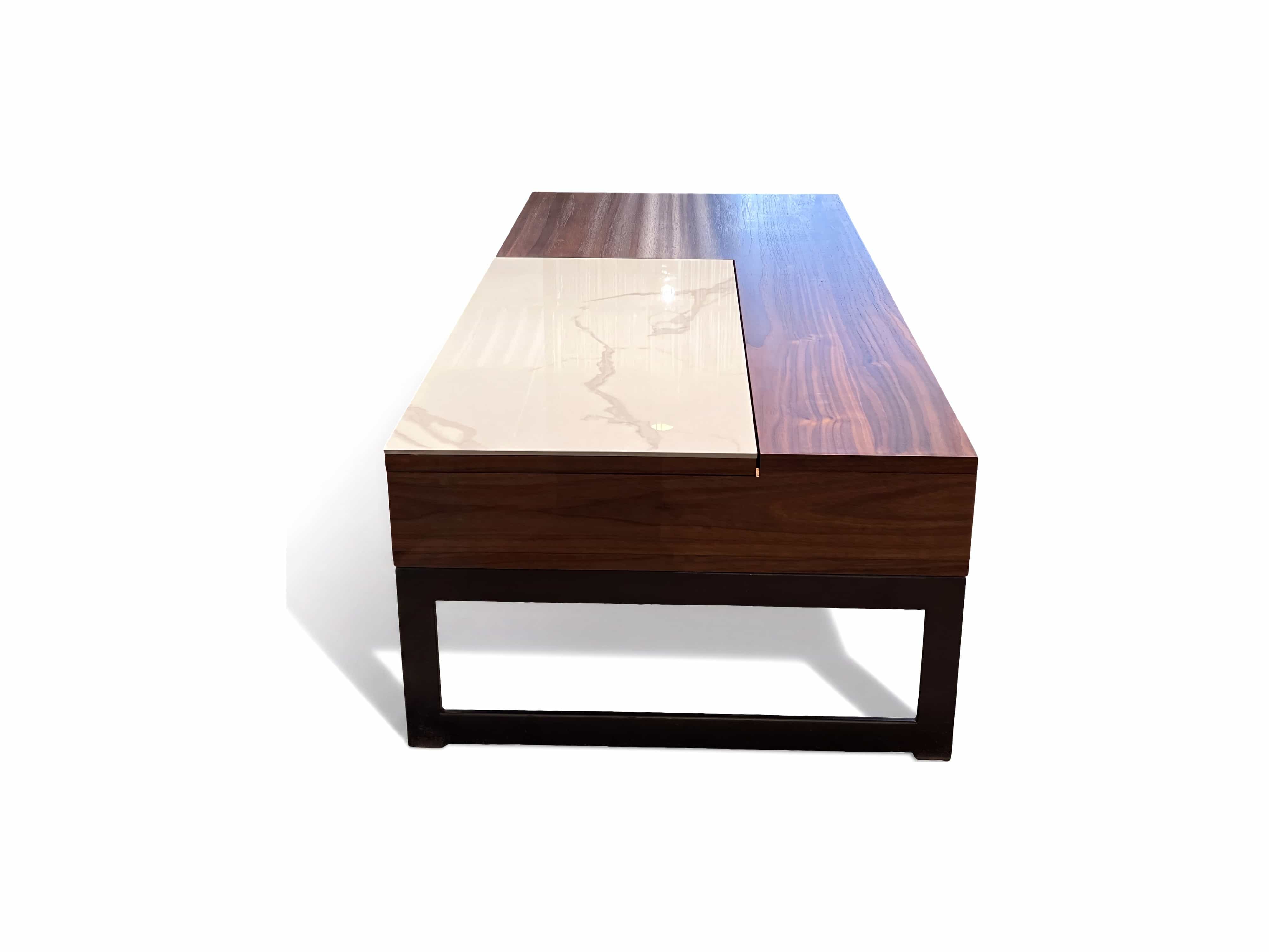Couchtisch C19 mit rechteckiger Tischplatte aus dunklem Holz und teils heller Marmorauflage