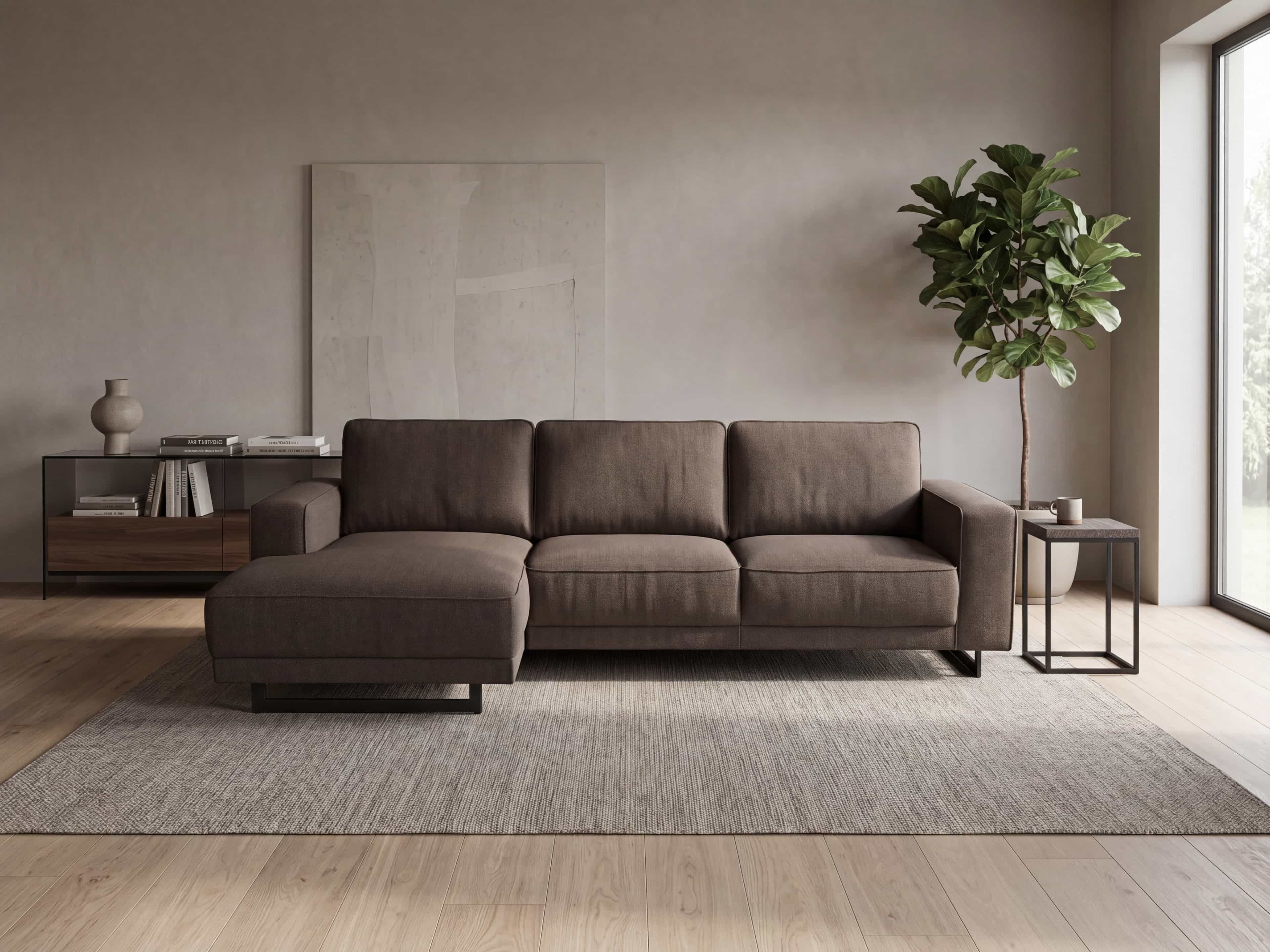 Ecksofa Kabs Polsterwelt aus braunem Stoff mit Armlehnen und schwarzem Metallgestell