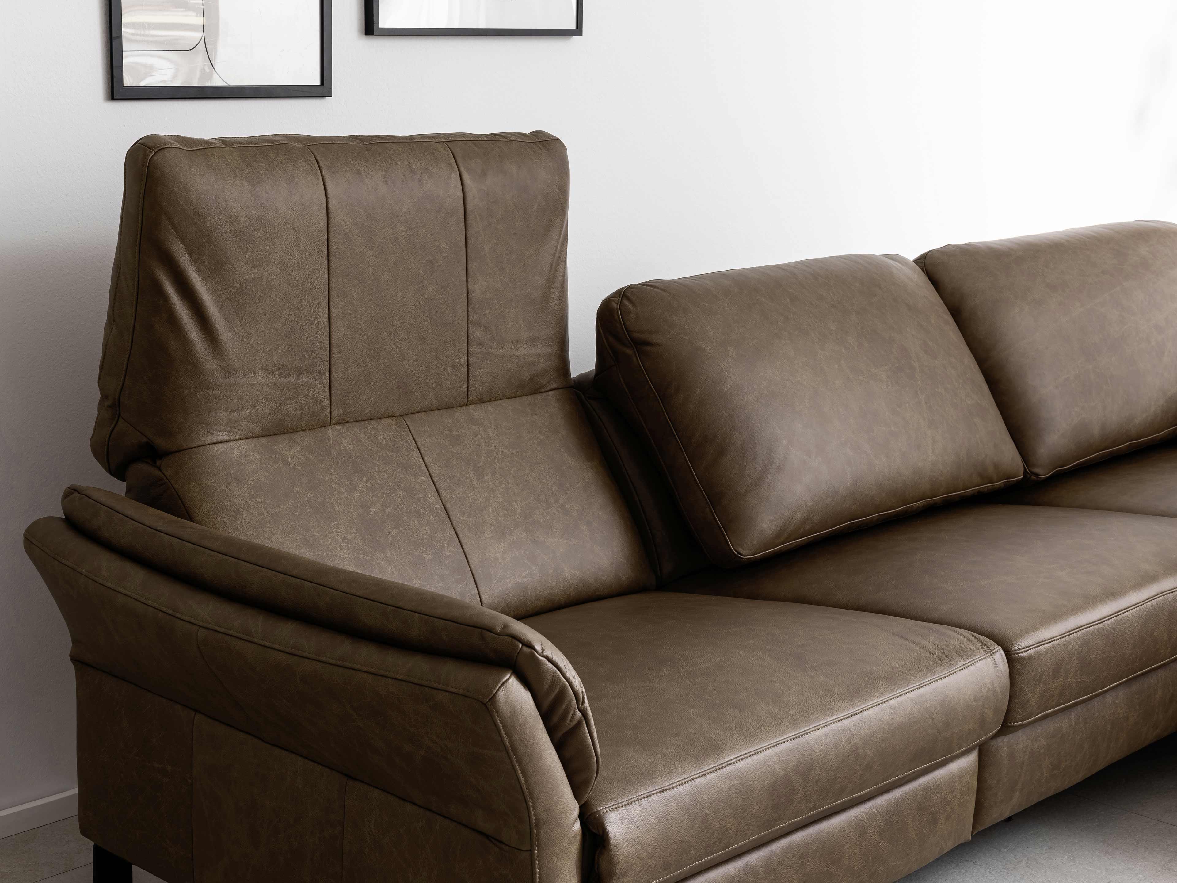 3-Sitzer Sofa Kabs Polsterwelt aus braunem Leder mit verstellbarem Kopfteil und gepolsterter Rückenlehne