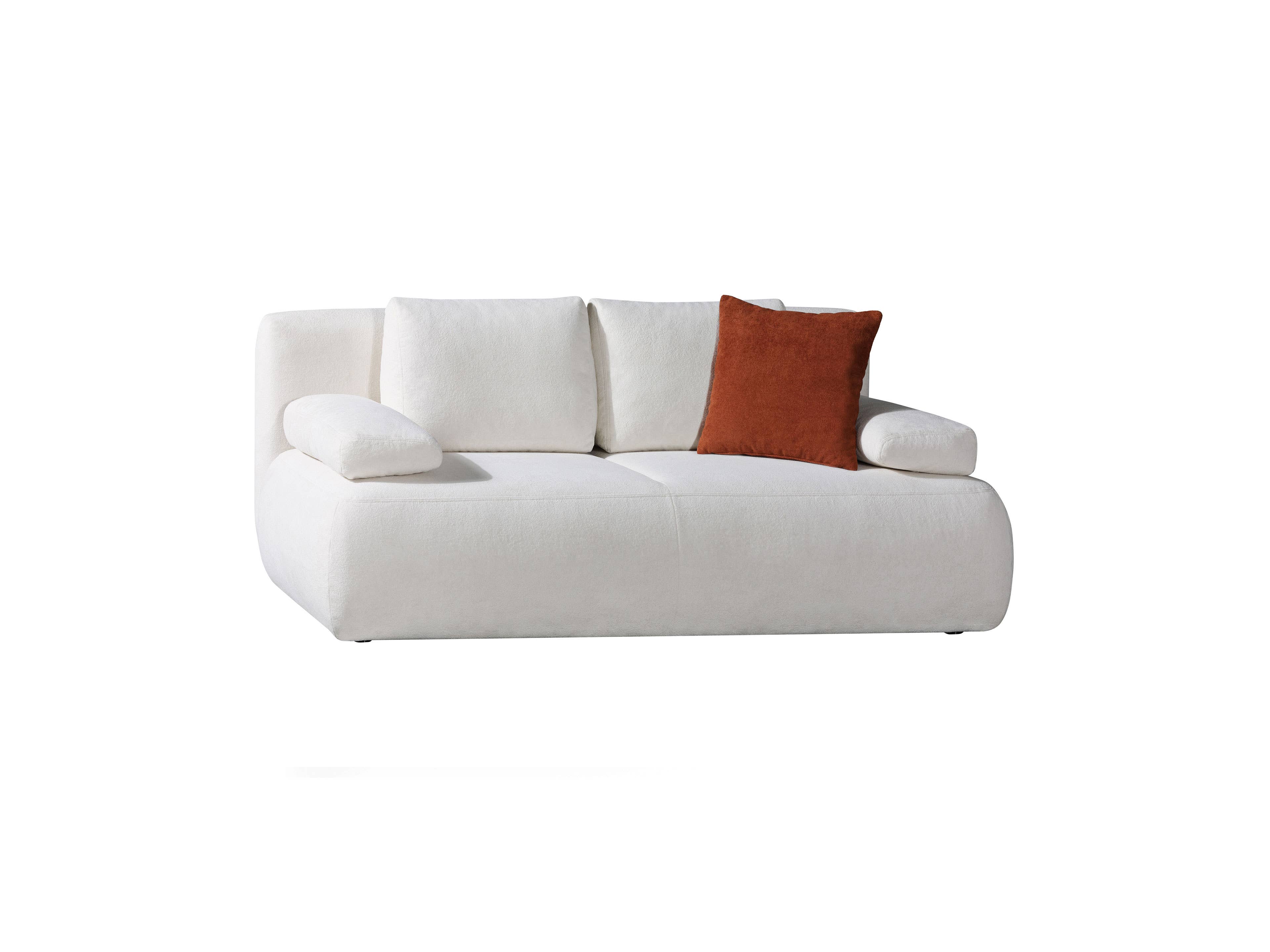 2-Sitzer Sofa Leya mit weißem Stoffbezug, gepolsterte Armlehnen und einem braunen Kissen