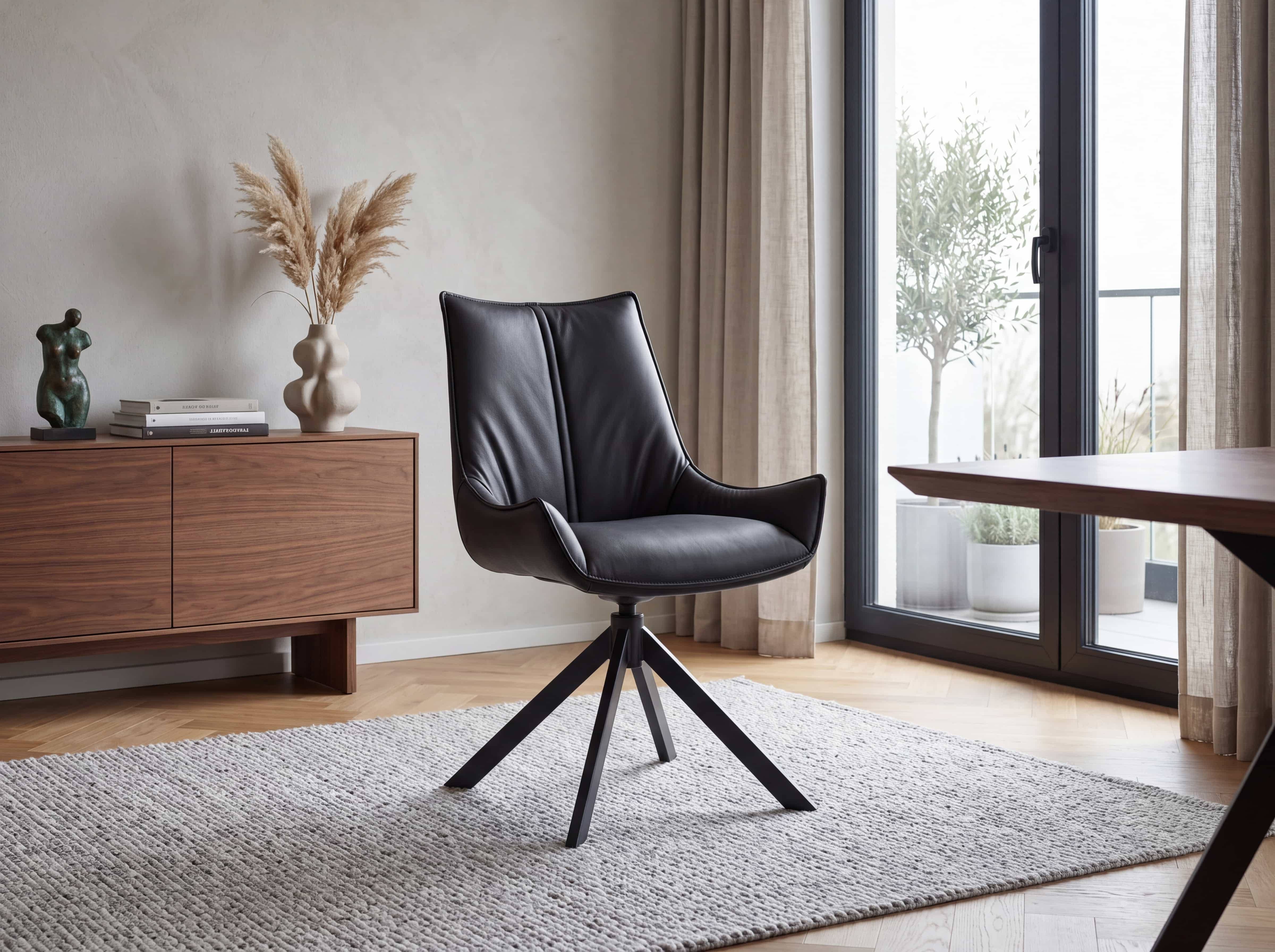 Drehbarer Lounge-Stuhl Kabs, schwarzer Lederbezug, gepolsterte Sitzfläche, Metallfuß in Schwarz