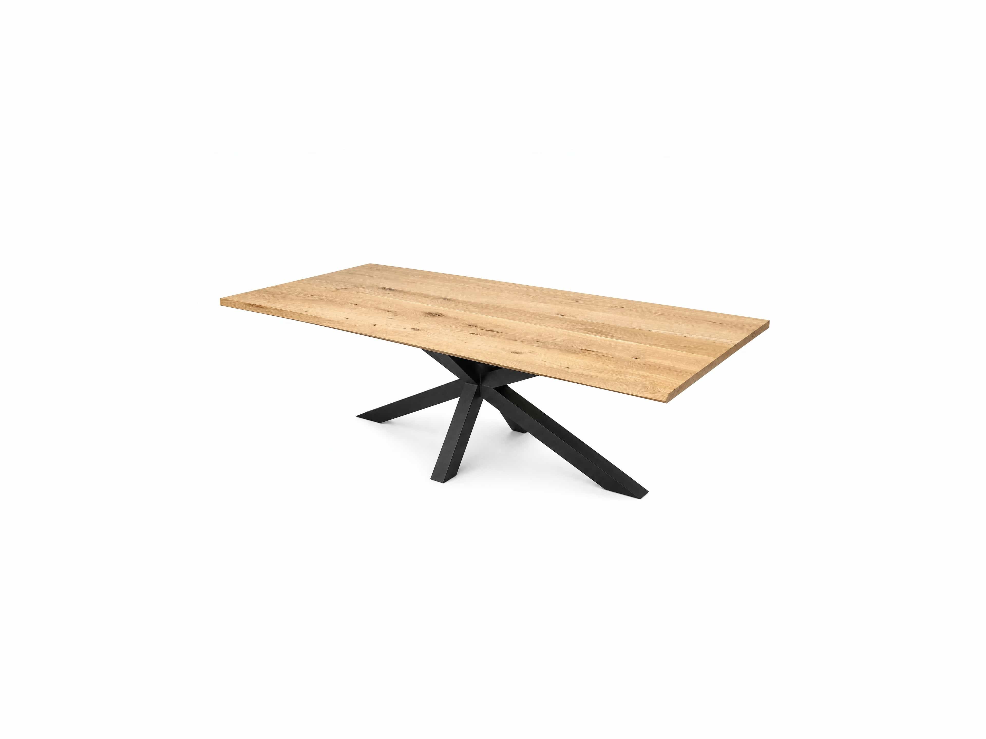Esstisch Oakley mit rechteckiger Holztischplatte in Eiche und schwarzem Metall-Kreuzgestell