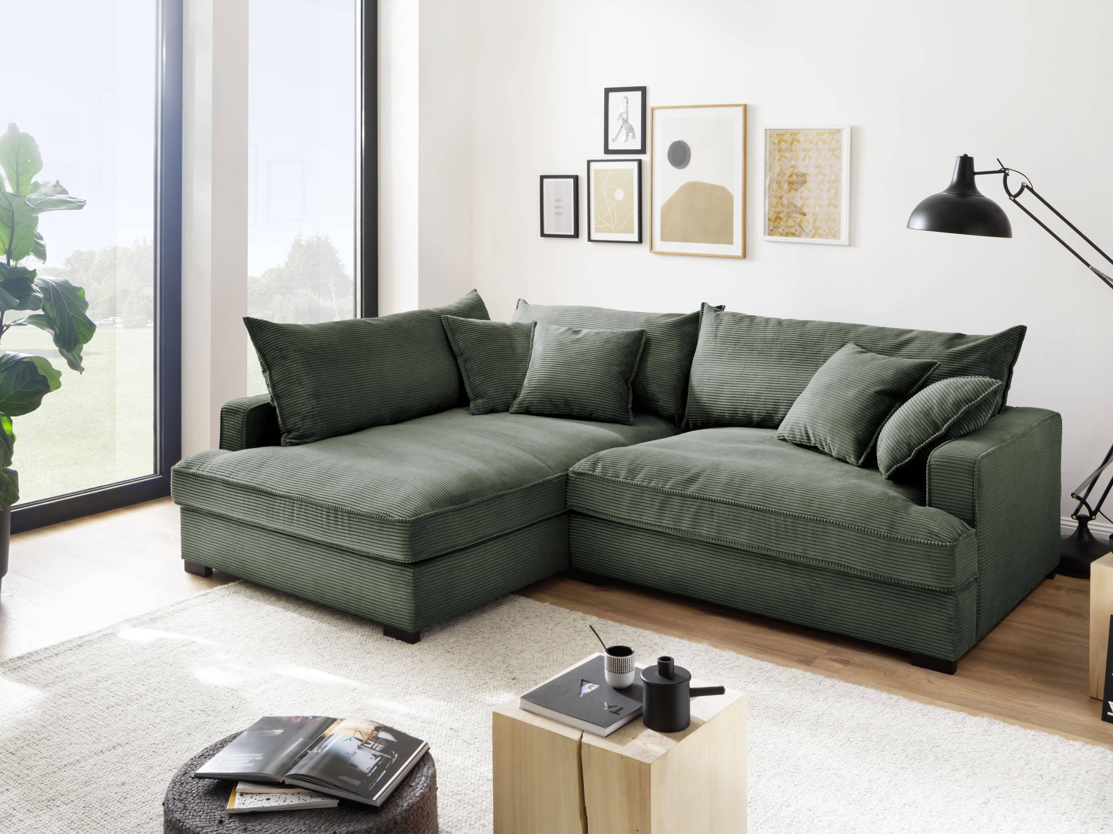 Ecksofa Kabs mit grünem Cordbezug, linksseitiger Longchair, breite Armlehnen, schwarze Füße