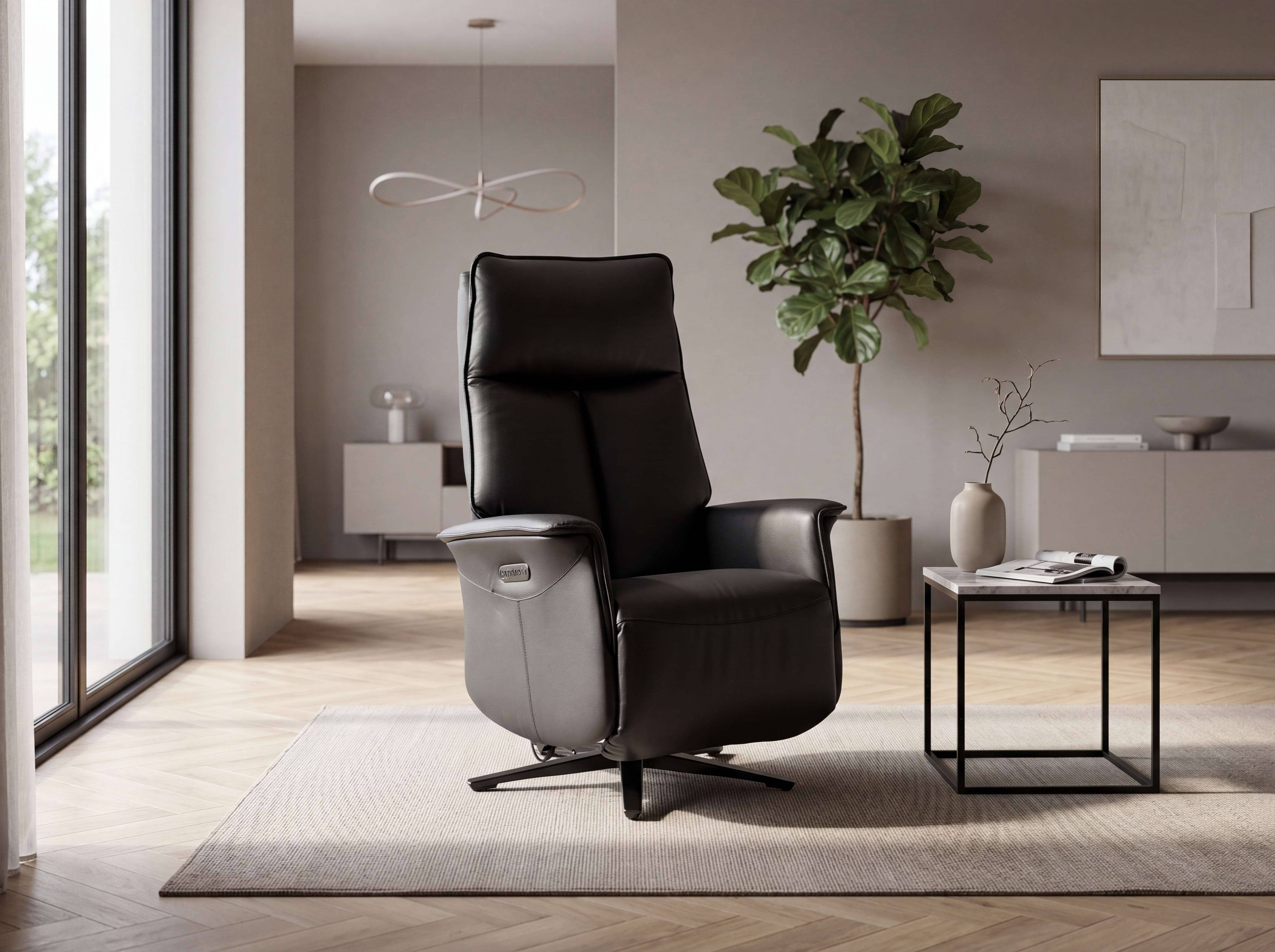 Relaxsessel Stressless Consul mit schwarzem Lederbezug, hoher Rückenlehne und Armlehnen auf Drehsockel
