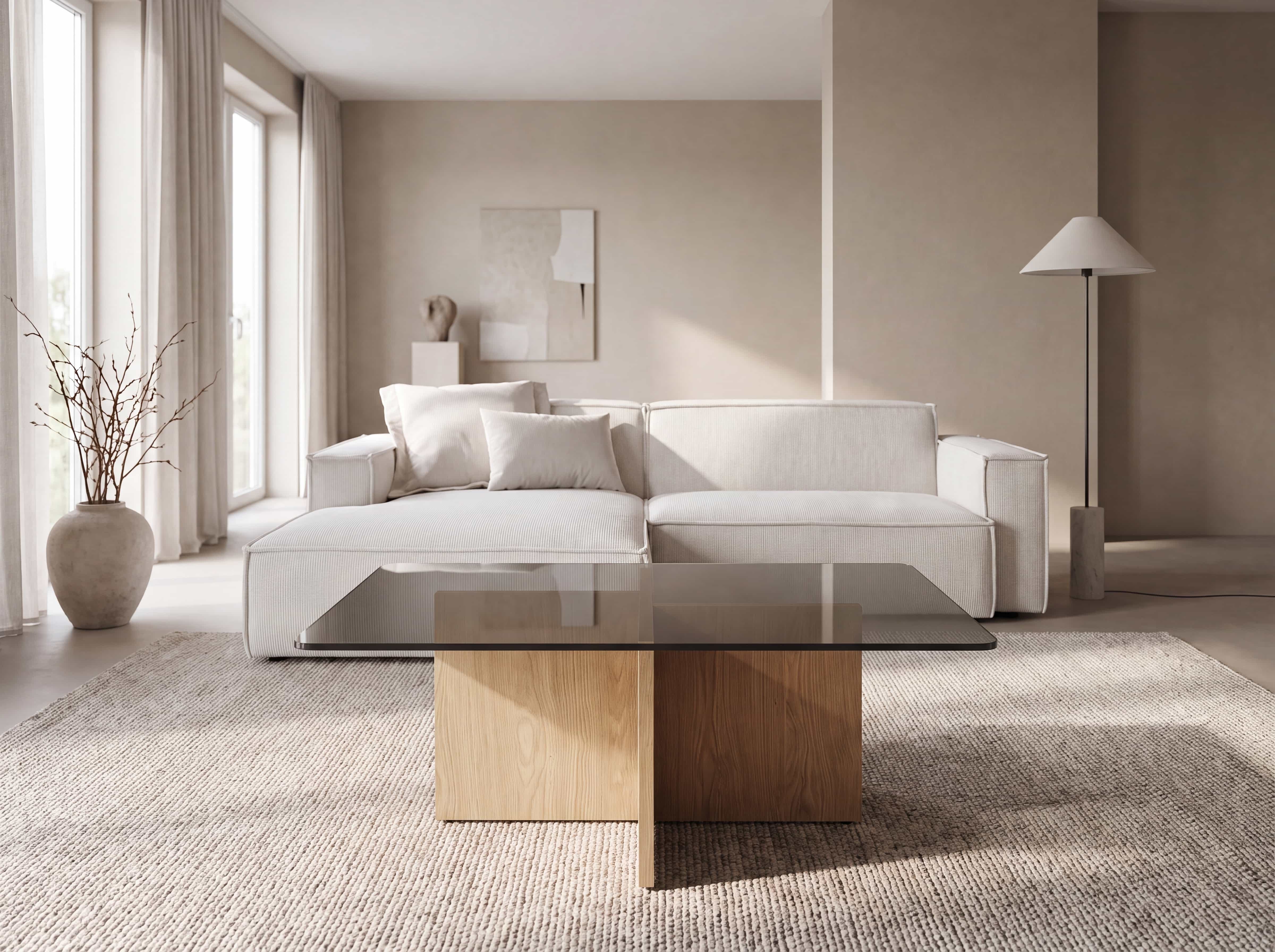 Couchtisch Vicia – mit quadratischer Glasplatte und gekreuztem Holzgestell auf hellem Teppich
