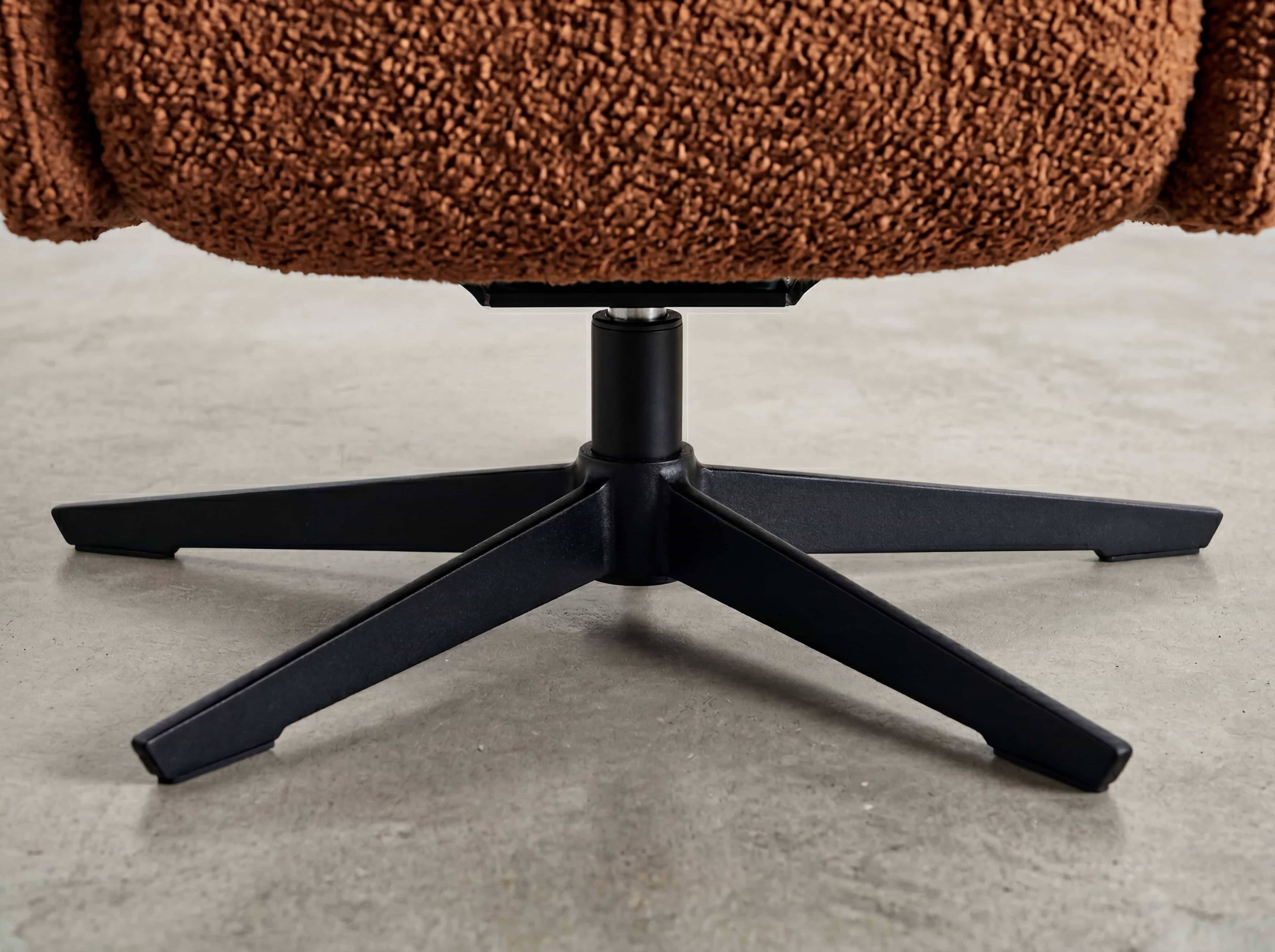 Drehstuhl Sessel Nardo mit braunem Bouclé-Bezug und schwarzem, sternförmigem Metallfuß