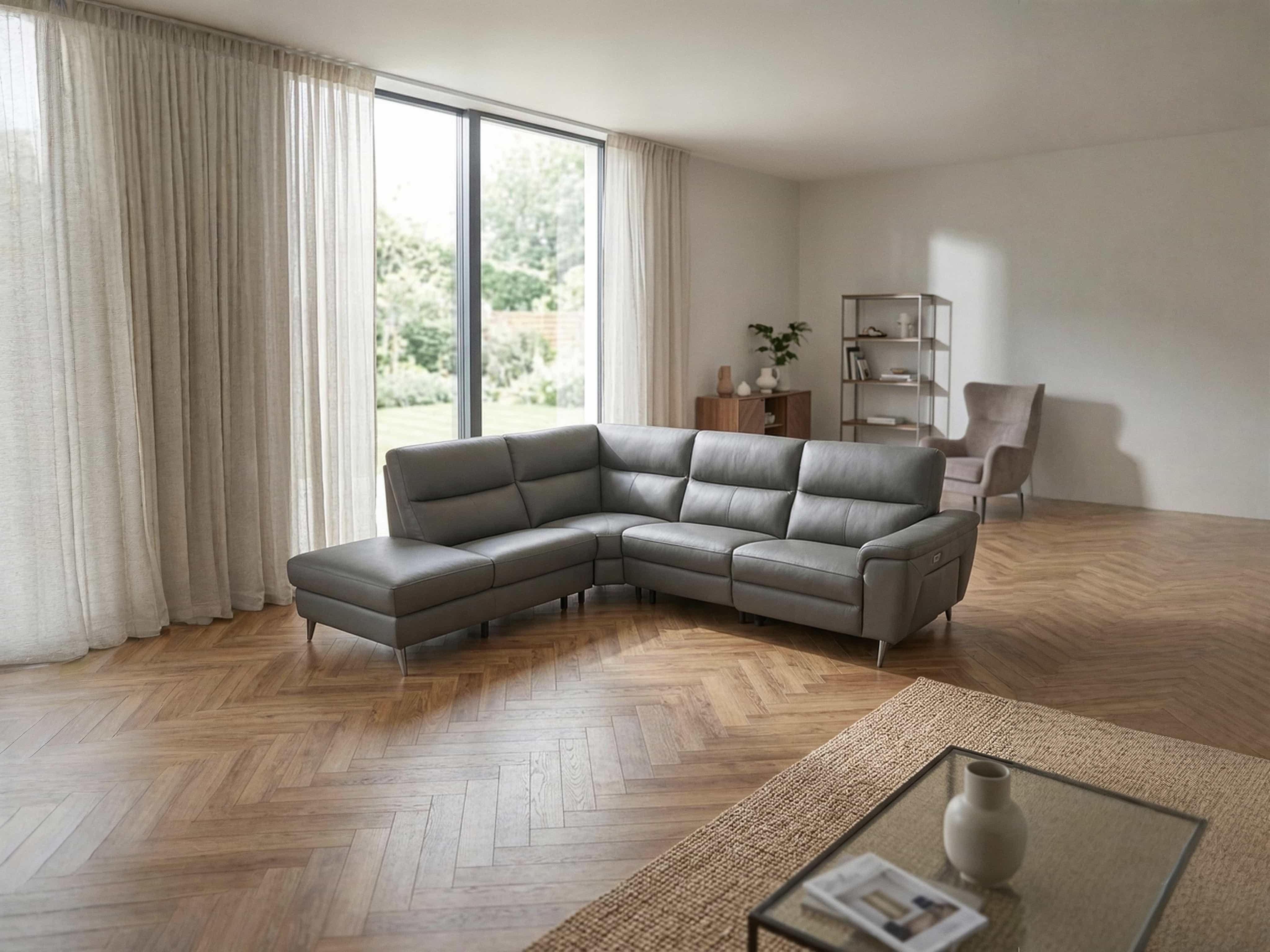 Ecksofa Kabs Polsterwelt mit grauem Lederbezug, gepolsterter Rückenlehne und Metallfüßen