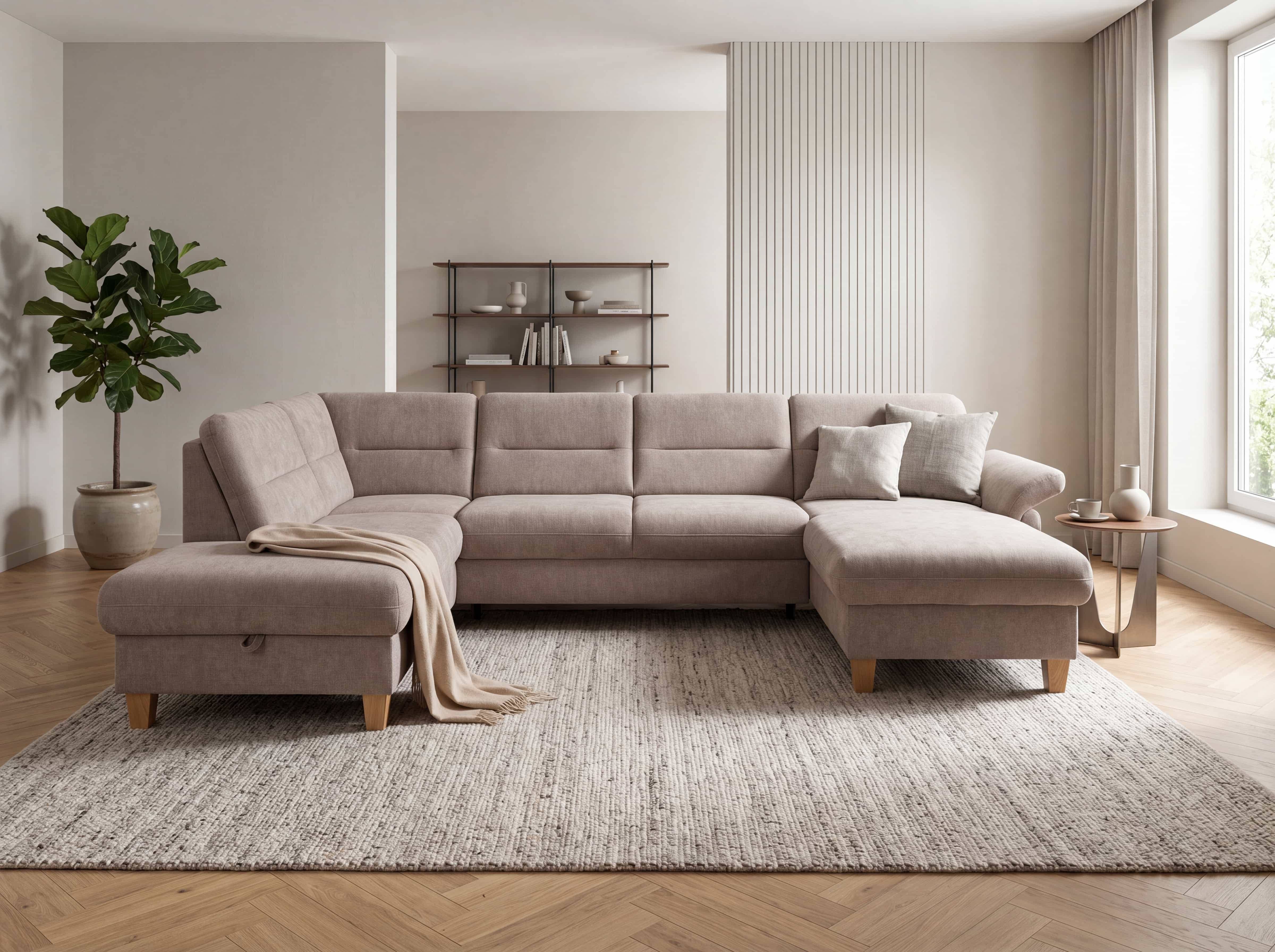Ecksofa Kabs Polsterwelt mit beigefarbenem Stoffbezug, Holzfüßen, gepolsterten Armlehnen und Rückenlehne