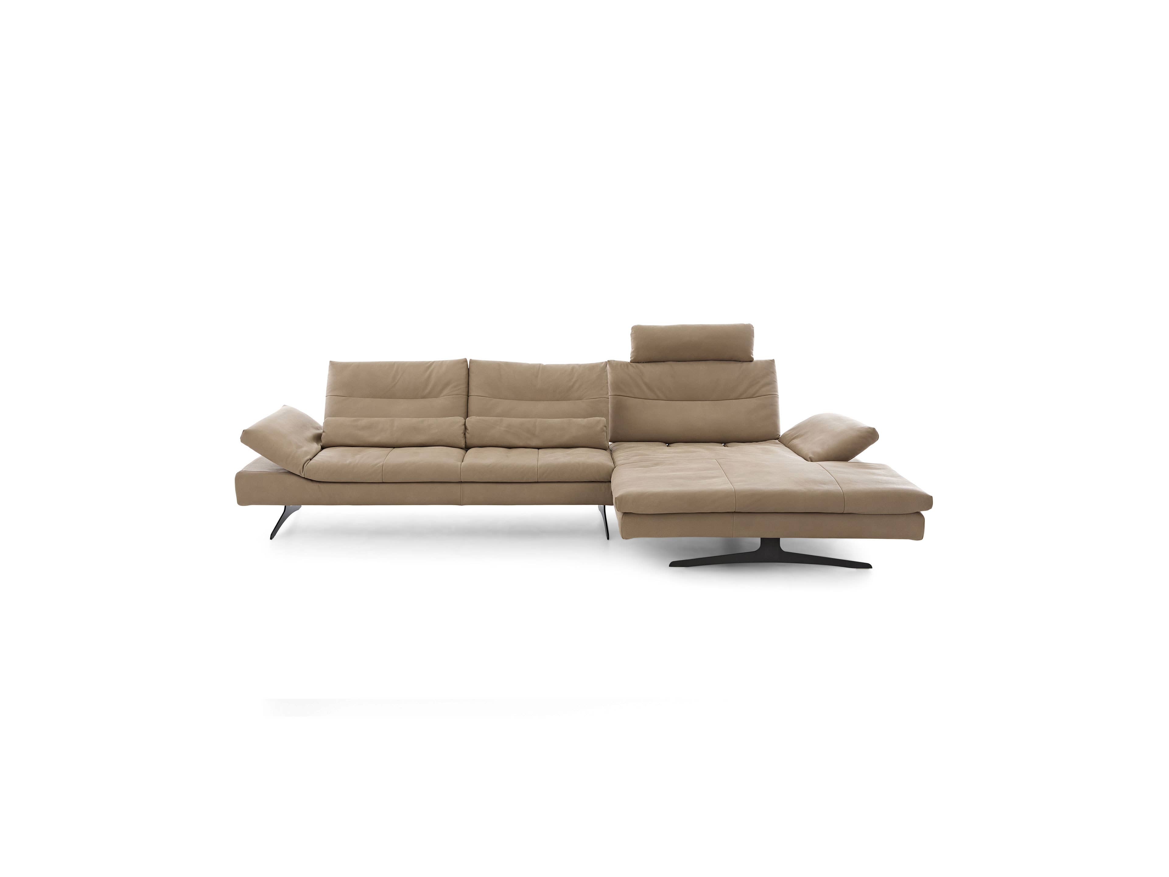 Ecksofa Kabs Polsterwelt mit beigem Lederbezug, verstellbaren Armlehnen und Kopfstütze, Metallfüßen
