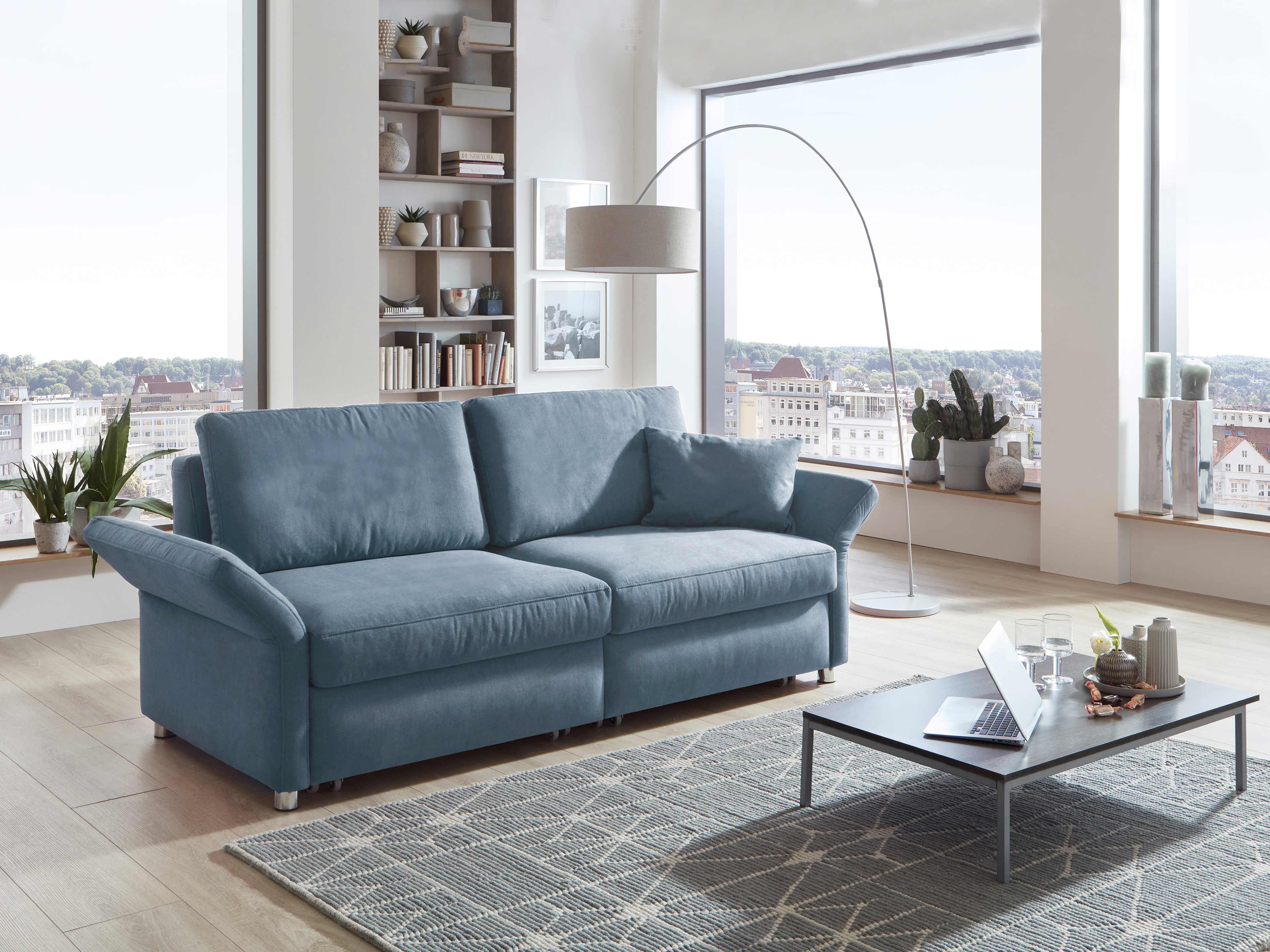 2-Sitzer-Sofa Kabs Polsterwelt mit Stoffbezug in Hellblau, gepolsterte Rücken- und Armlehnen